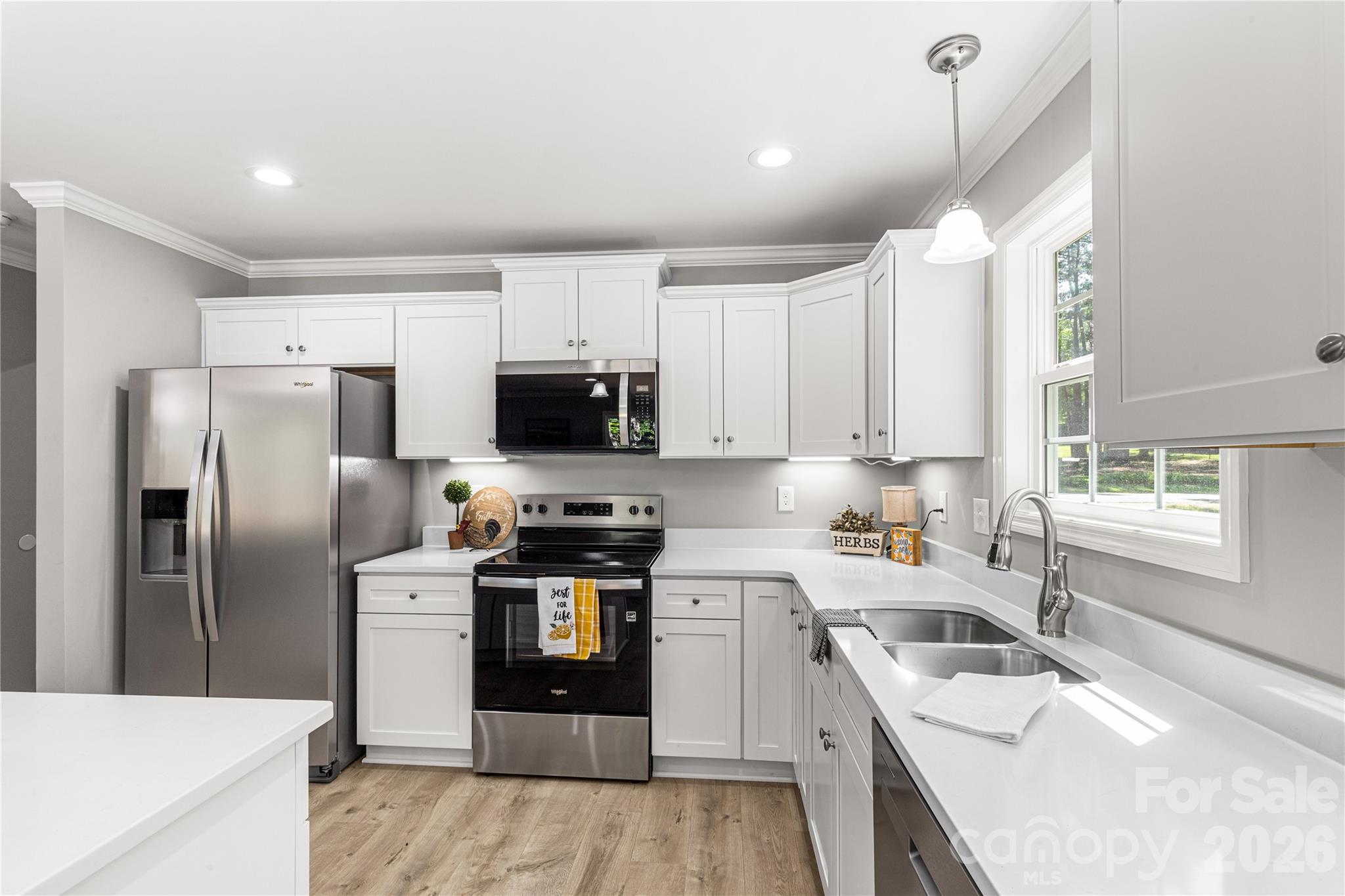 2489 Pineview Drive — Lancaster
