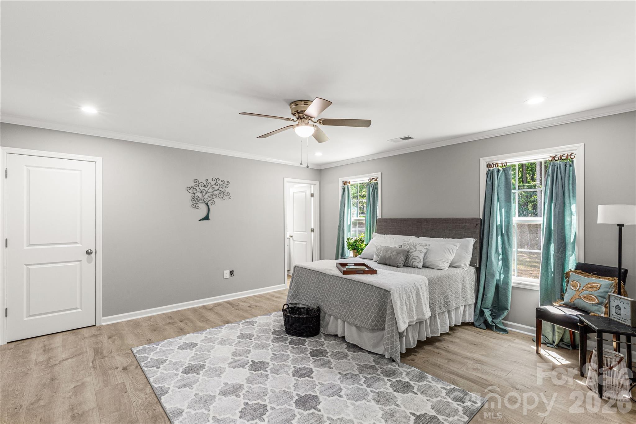 2489 Pineview Drive — Lancaster