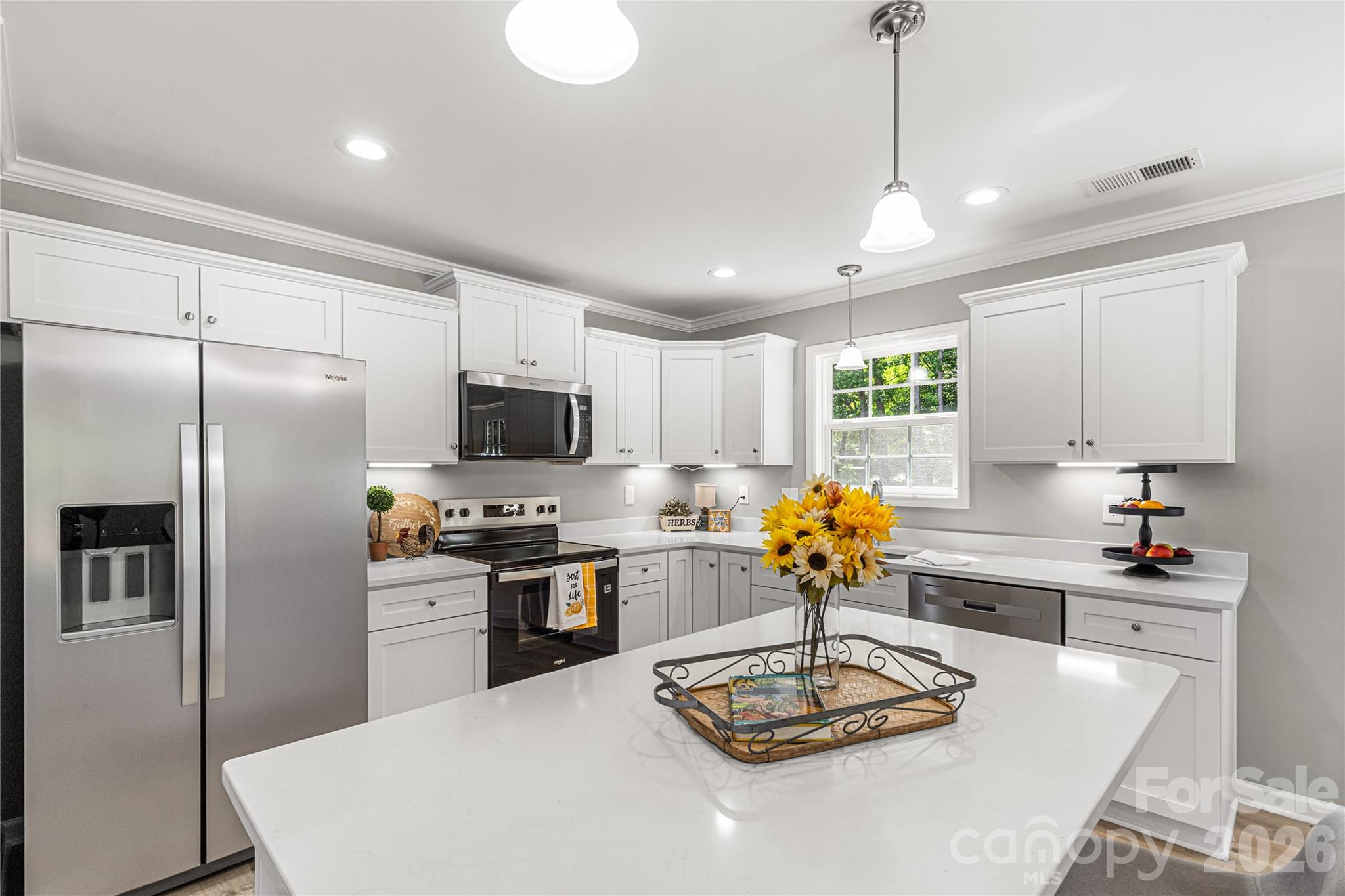 2489 Pineview Drive — Lancaster