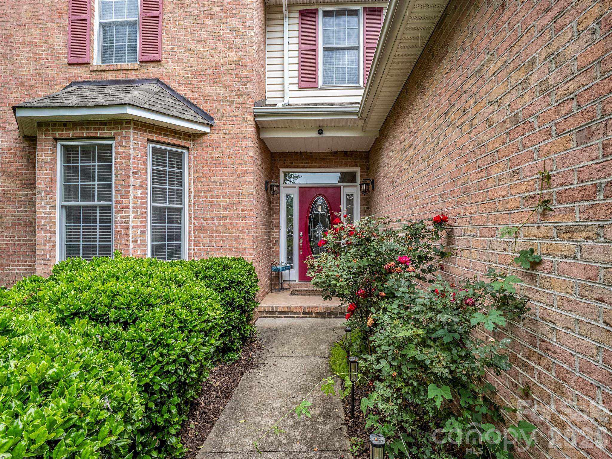 99 Driftstone Circle — Arden