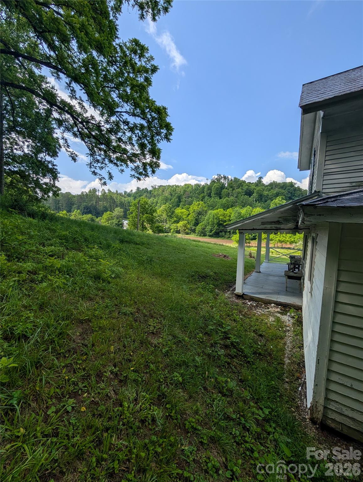 1327 NC 80 Highway — Bakersville