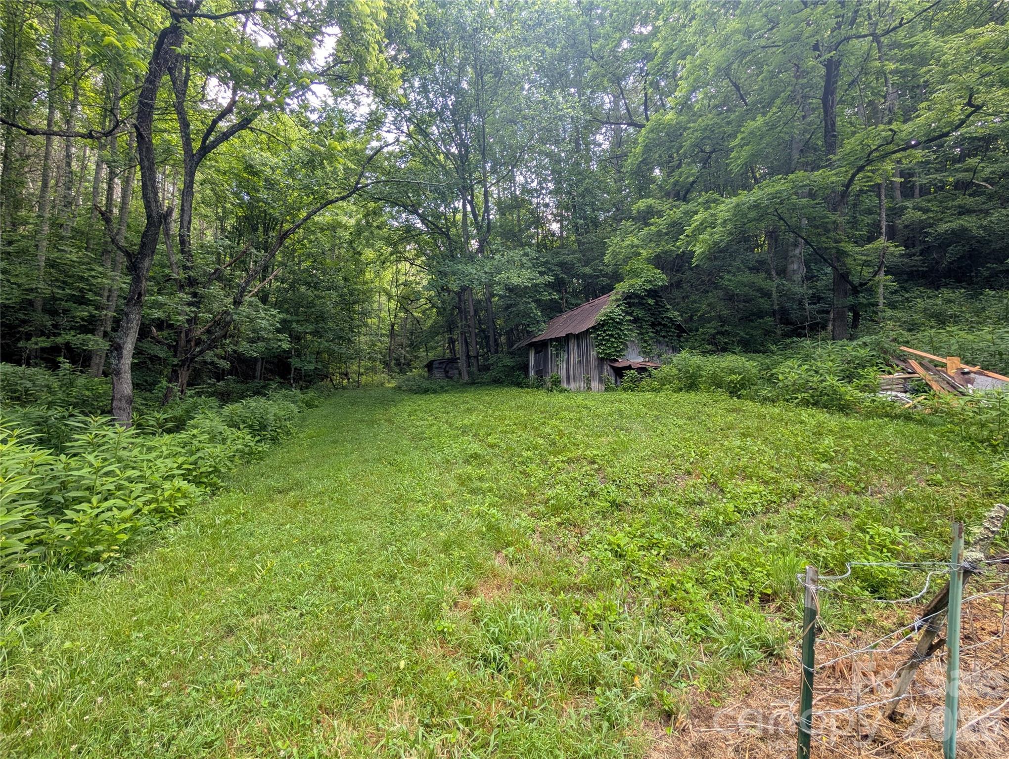 1327 NC 80 Highway — Bakersville