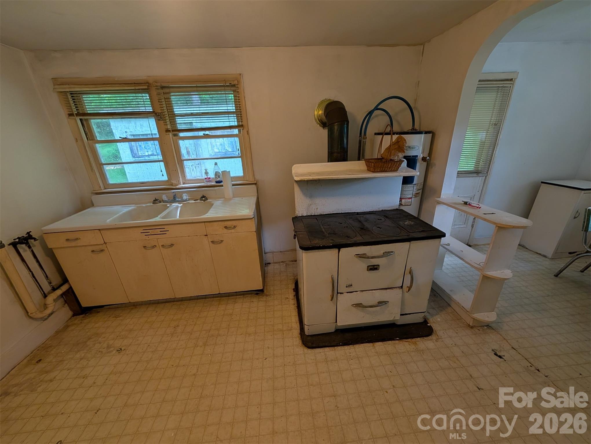 1327 NC 80 Highway — Bakersville