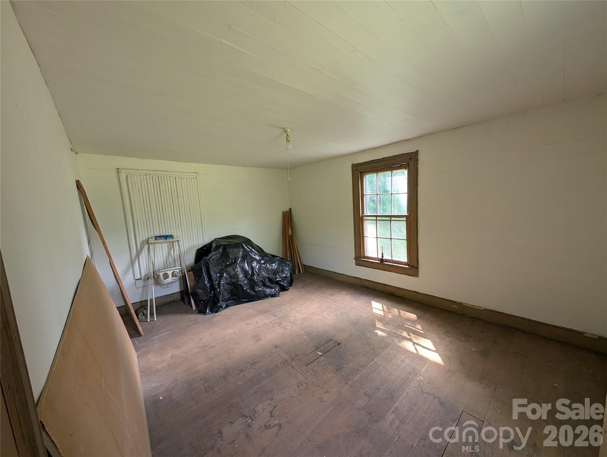 1327 NC 80 Highway — Bakersville