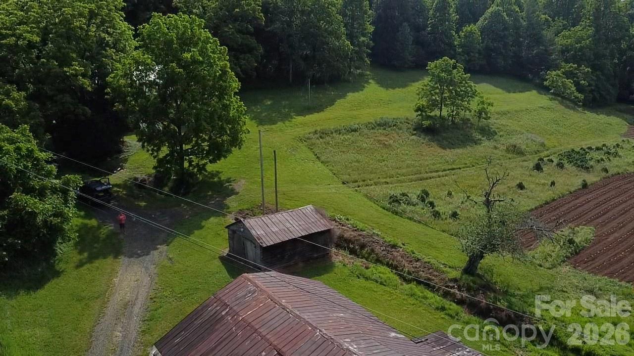 1327 NC 80 Highway — Bakersville