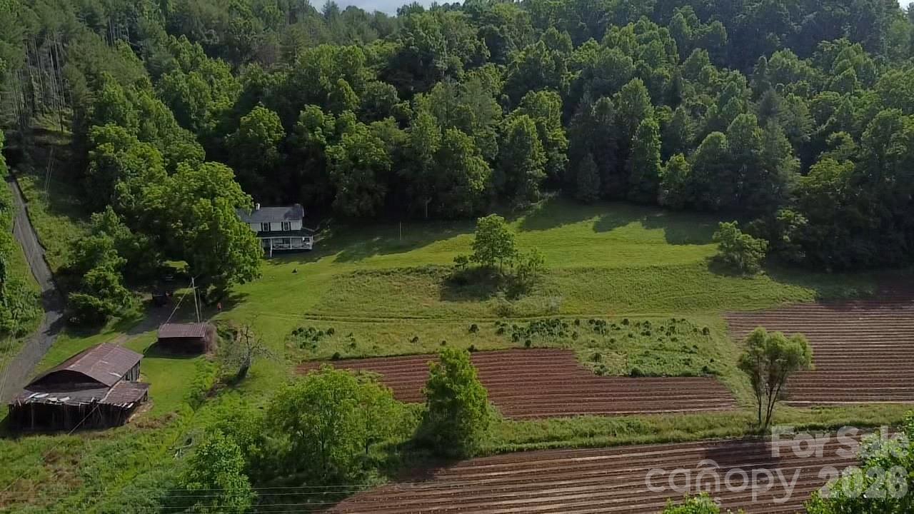 1327 NC 80 Highway — Bakersville