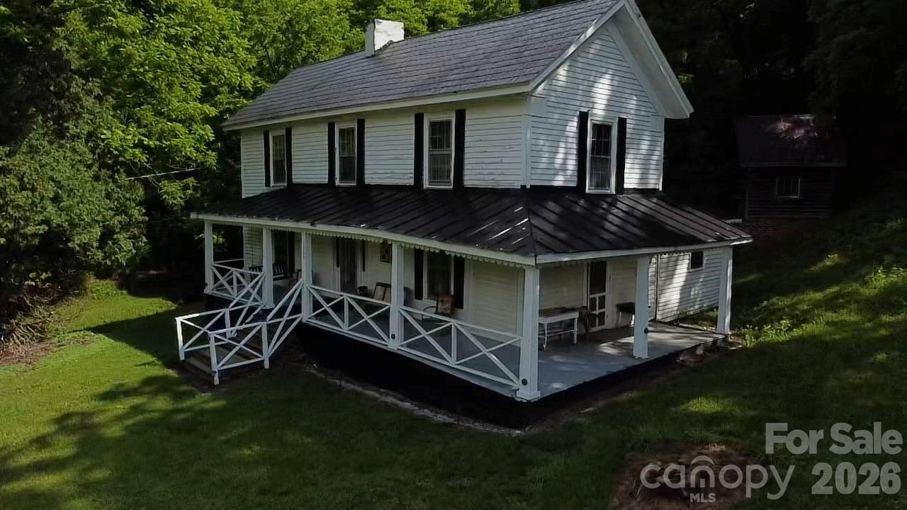 1327 NC 80 Highway — Bakersville