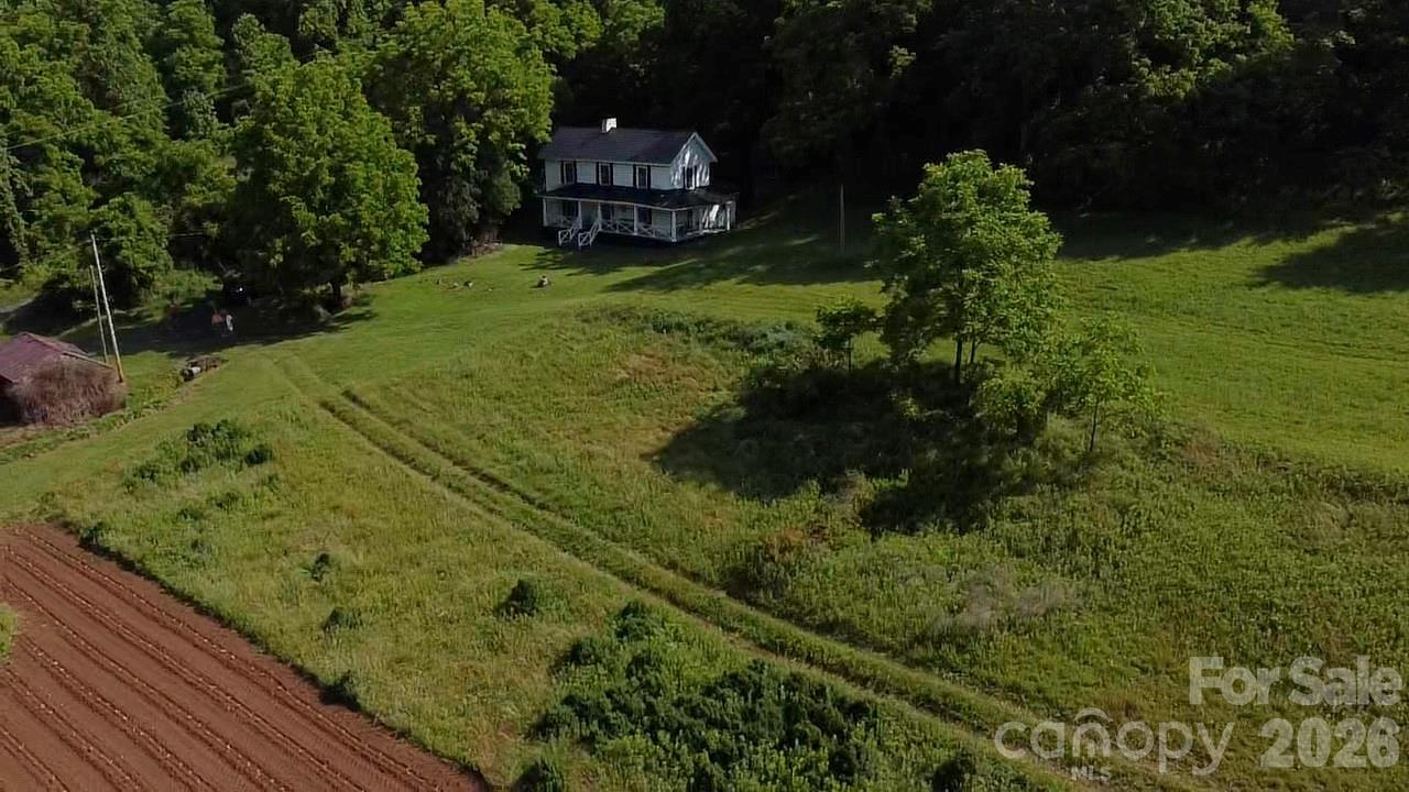 1327 NC 80 Highway — Bakersville