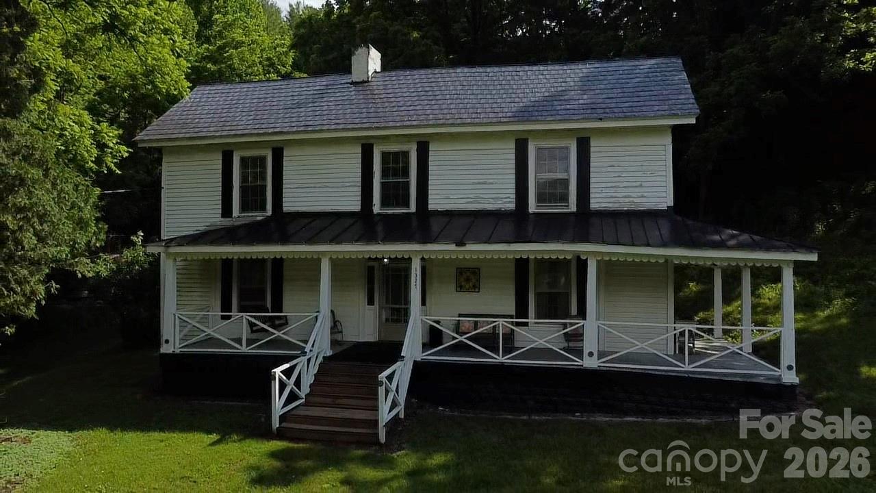 1327 NC 80 Highway — Bakersville