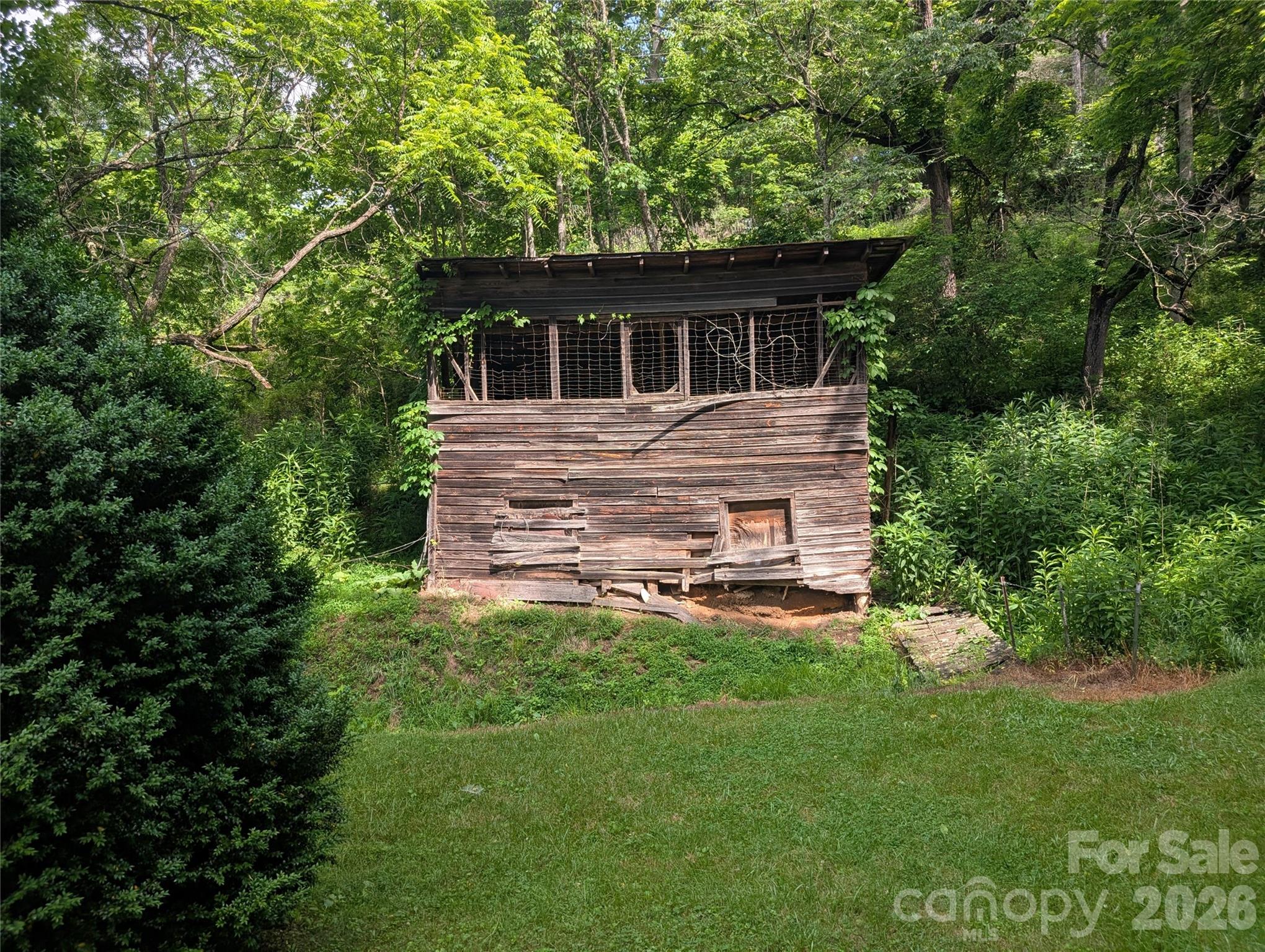 1327 NC 80 Highway — Bakersville