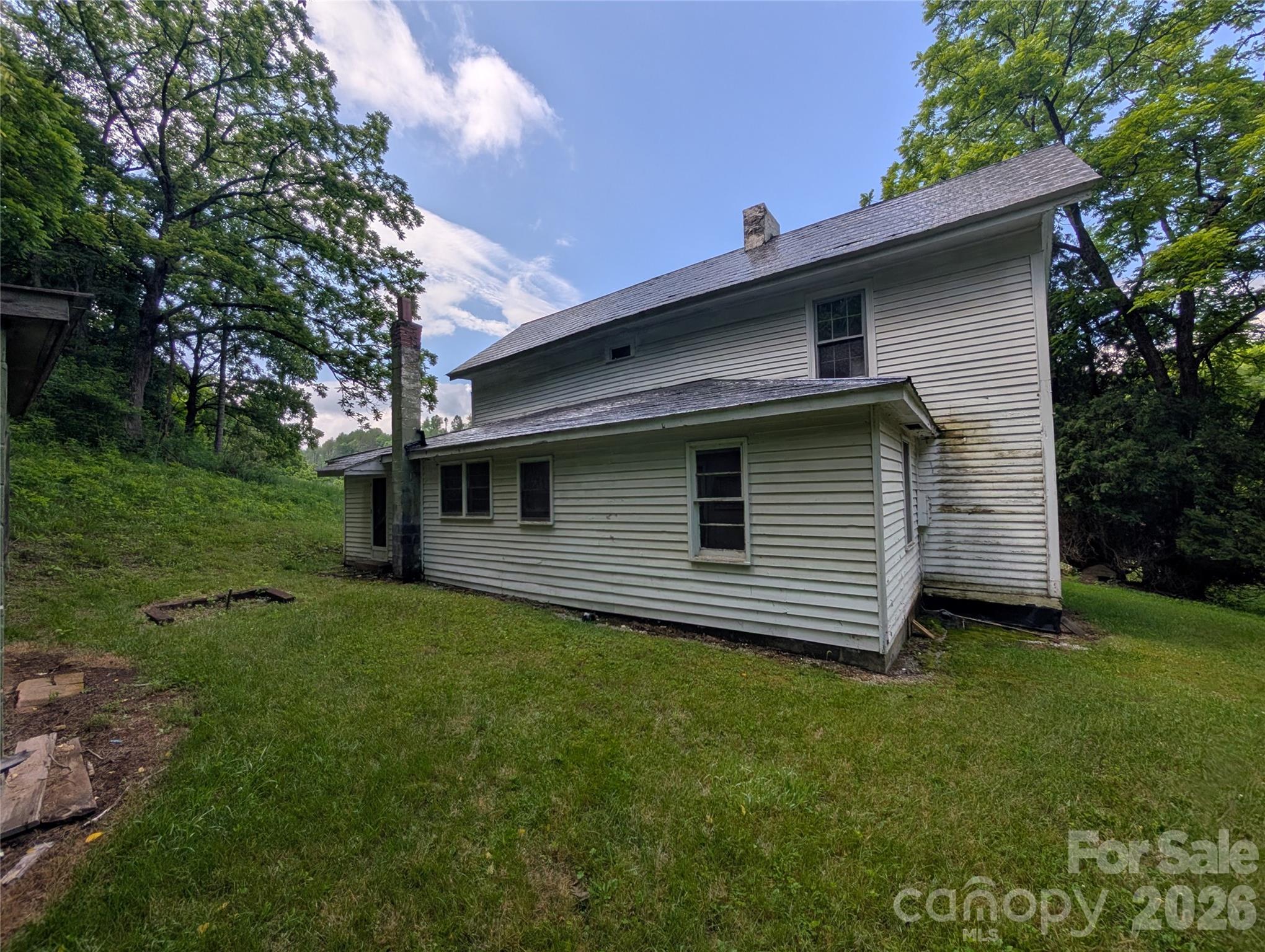 1327 NC 80 Highway — Bakersville