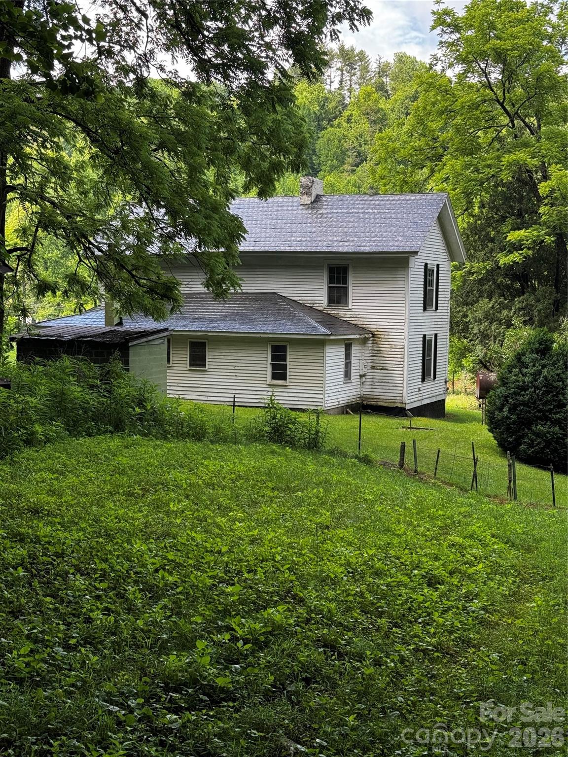 1327 NC 80 Highway — Bakersville