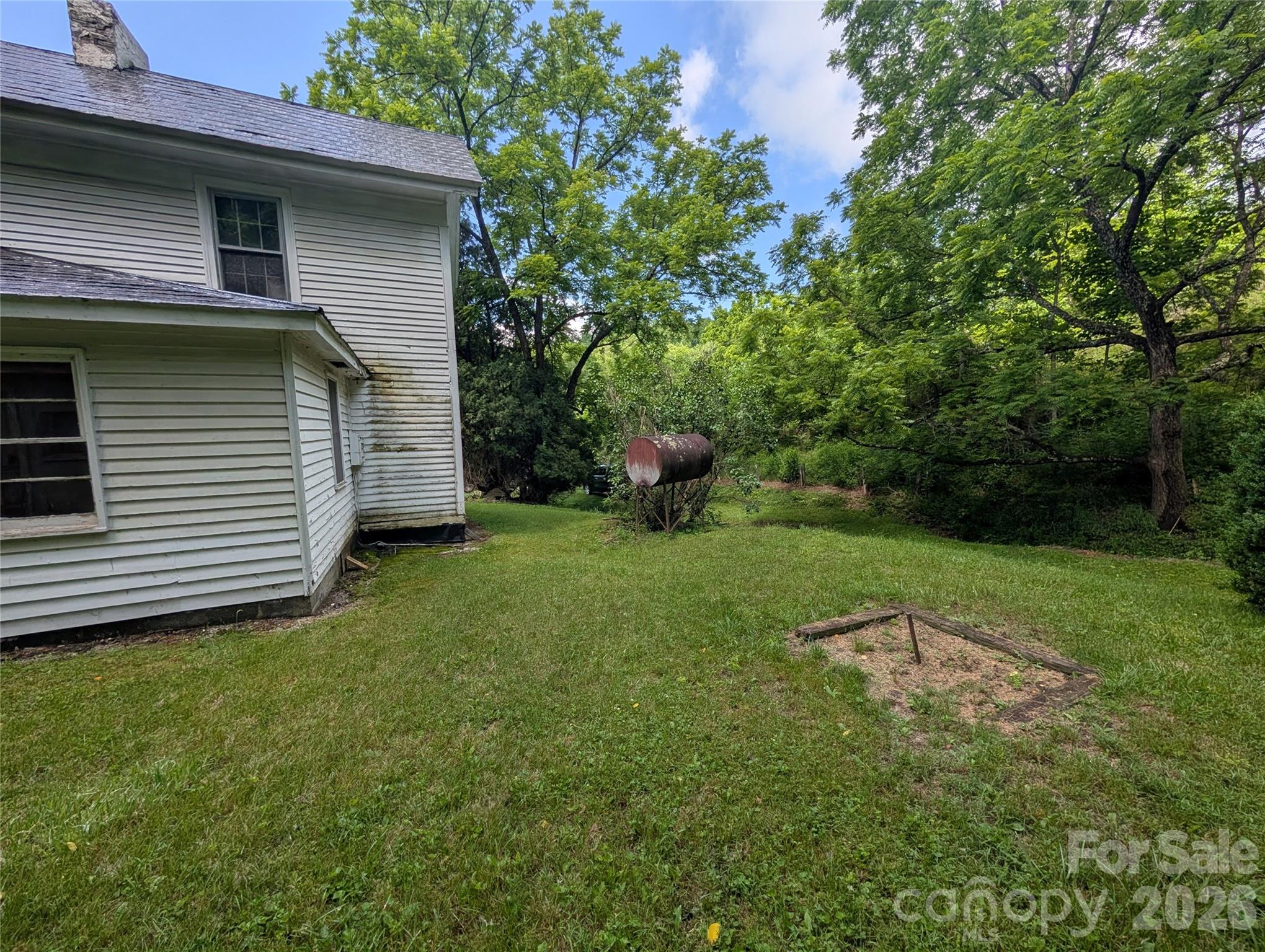 1327 NC 80 Highway — Bakersville