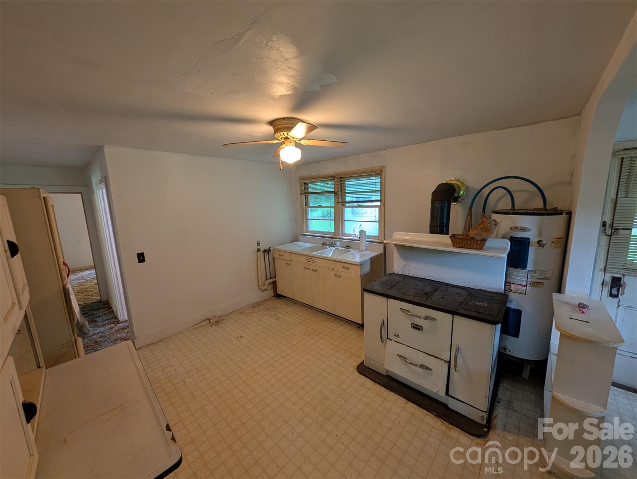 1327 NC 80 Highway — Bakersville