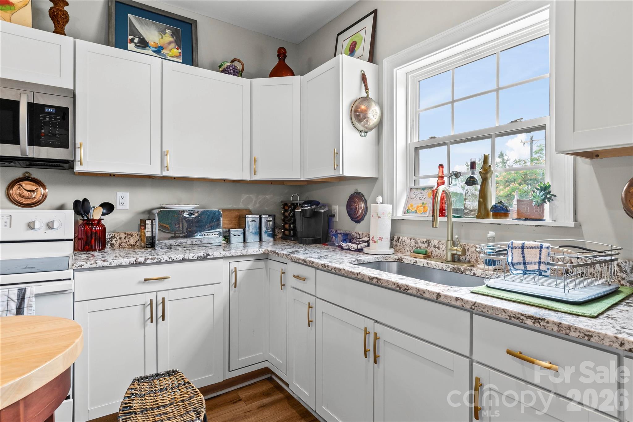 112 Hillcrest Street — Jonesville