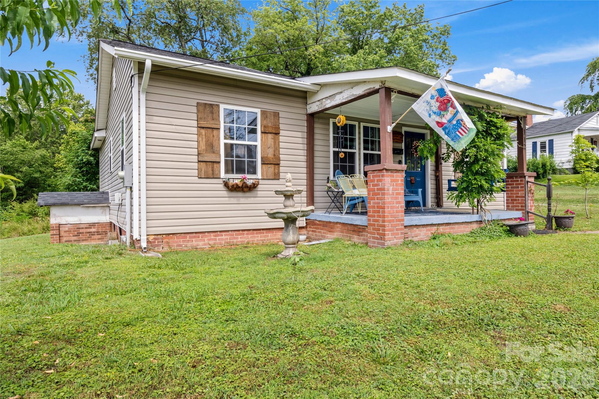 112 Hillcrest Street — Jonesville