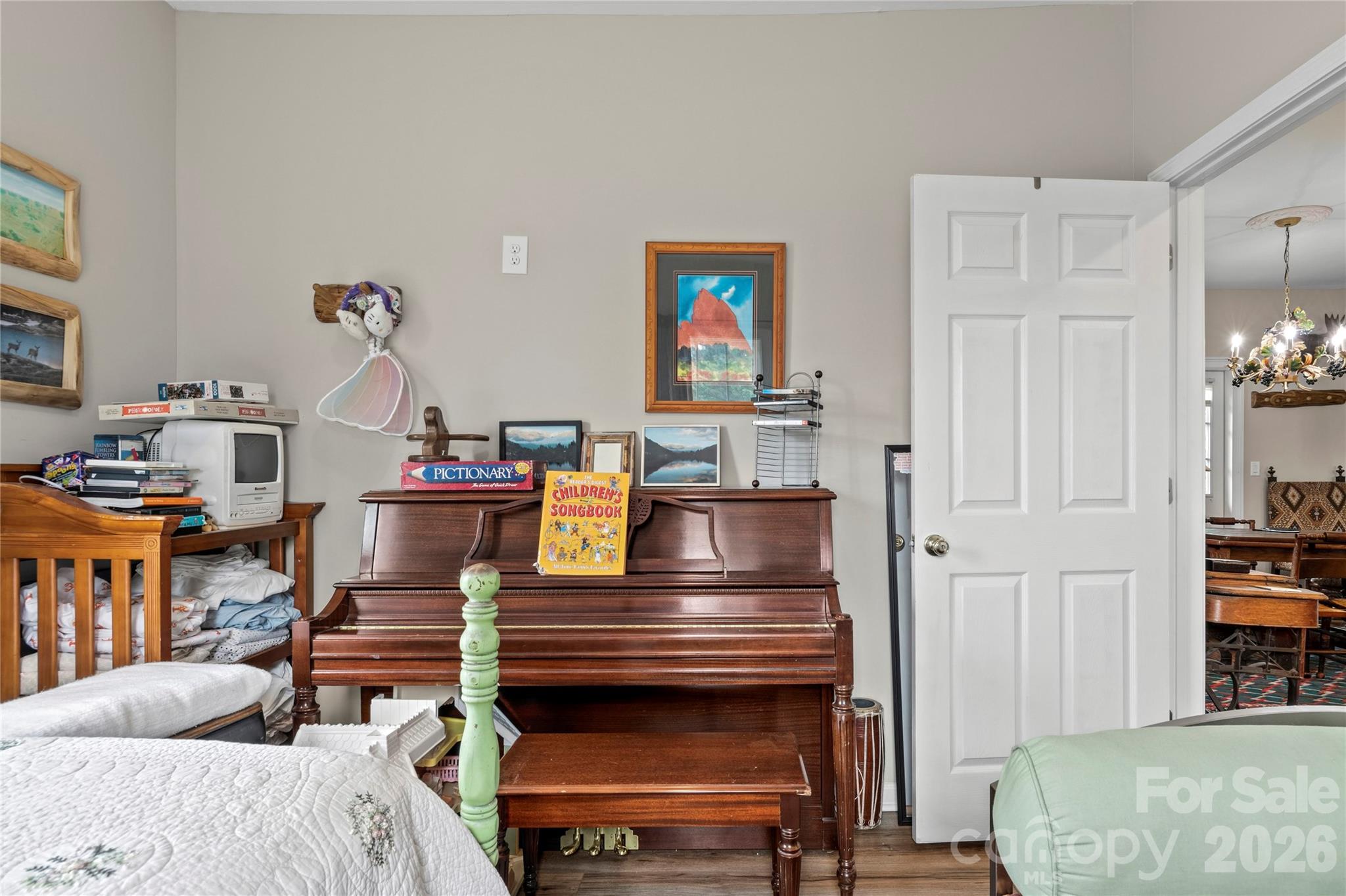 112 Hillcrest Street — Jonesville