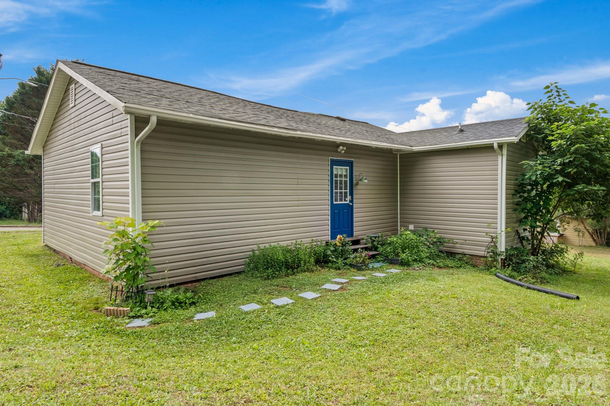 112 Hillcrest Street — Jonesville