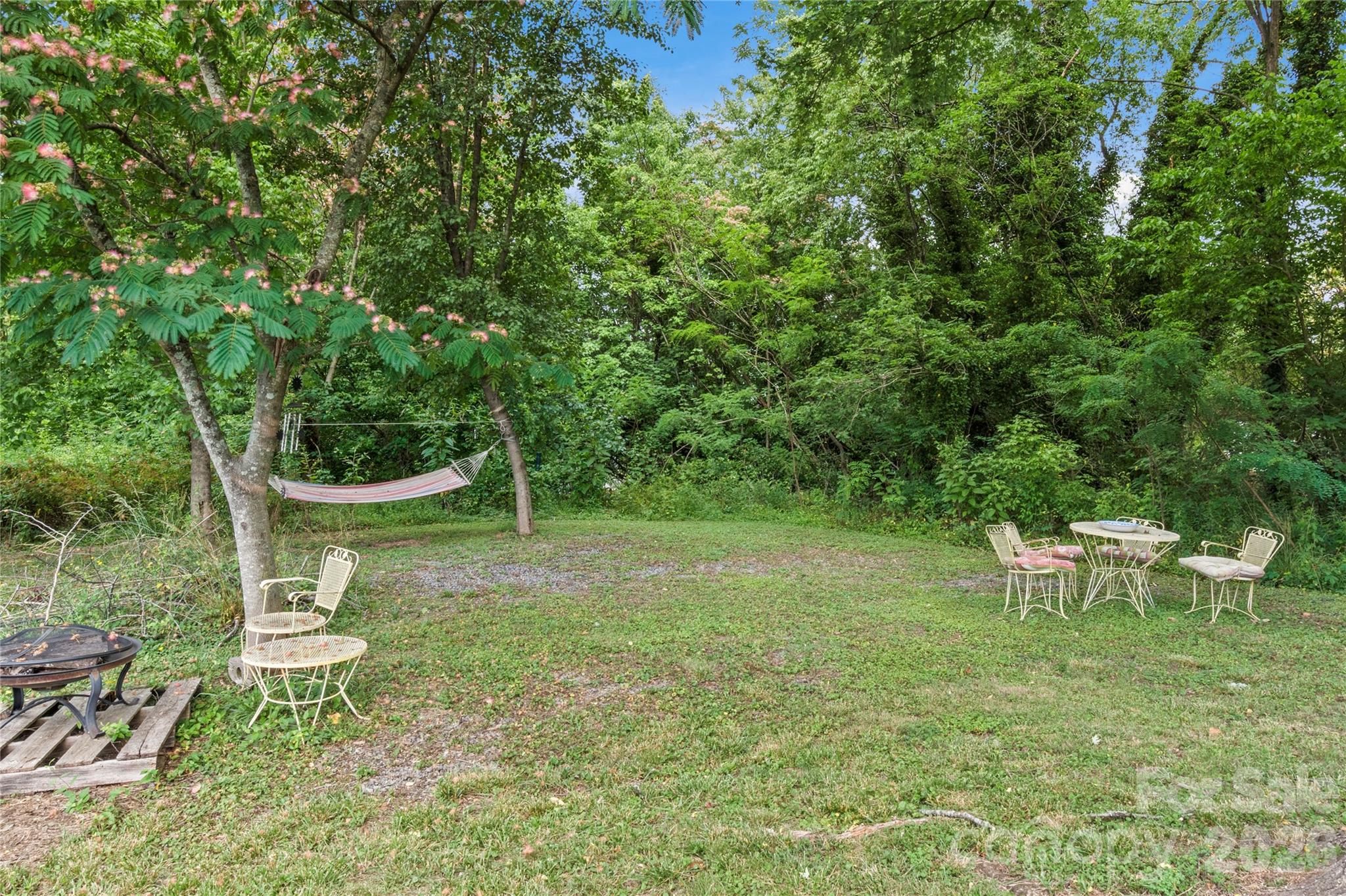 112 Hillcrest Street — Jonesville