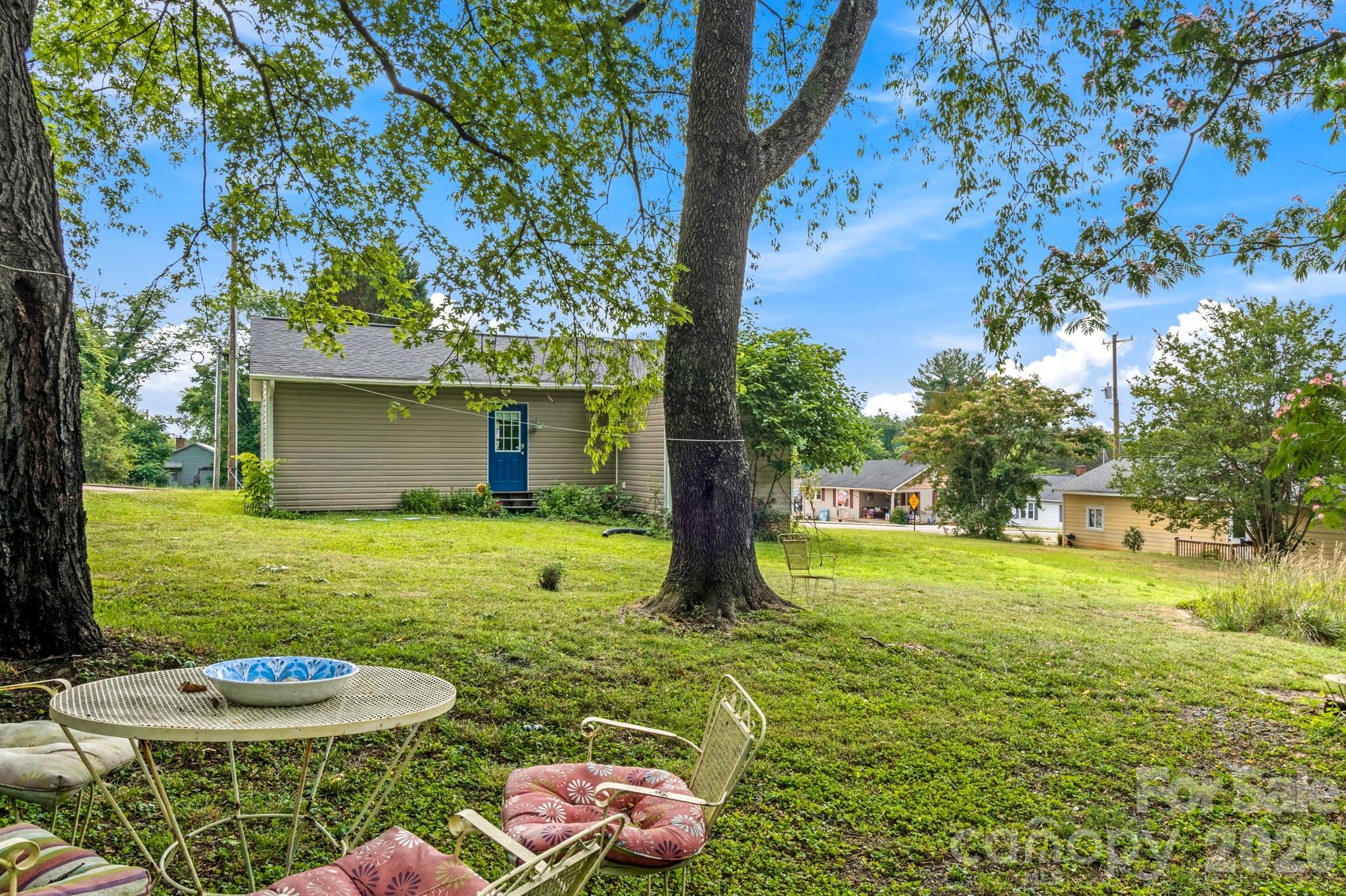 112 Hillcrest Street — Jonesville