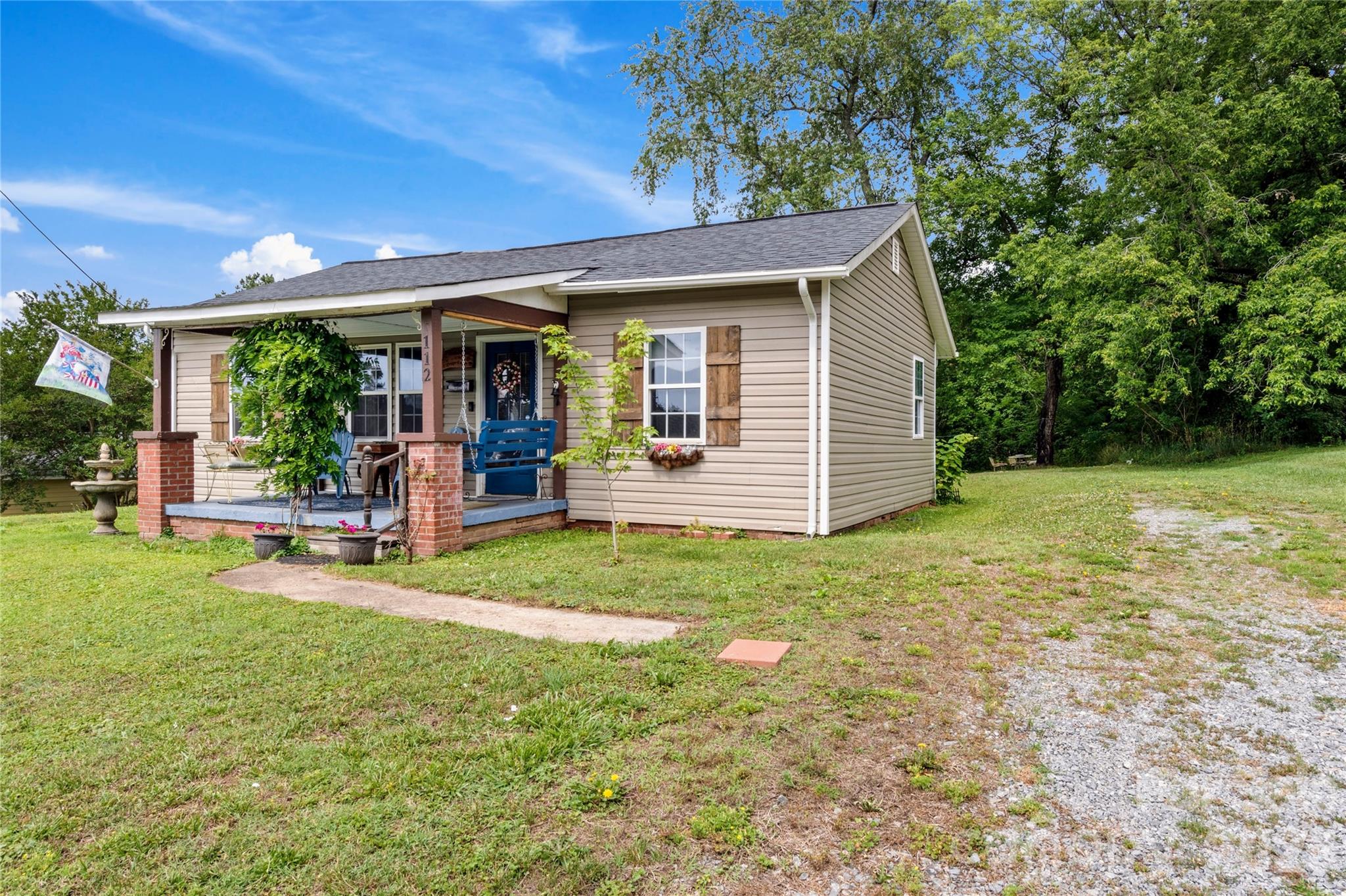 112 Hillcrest Street — Jonesville