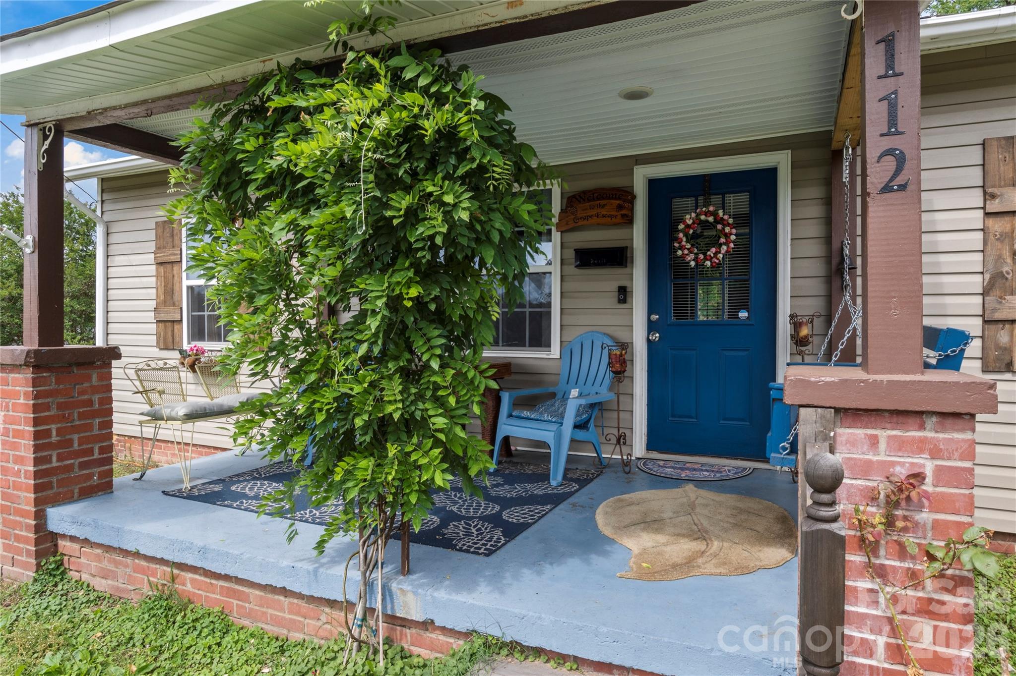 112 Hillcrest Street — Jonesville