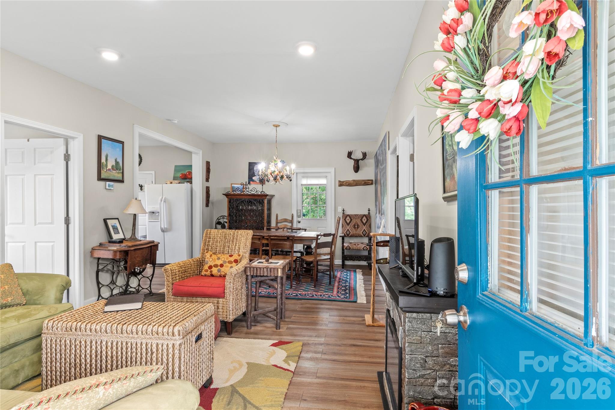 112 Hillcrest Street — Jonesville