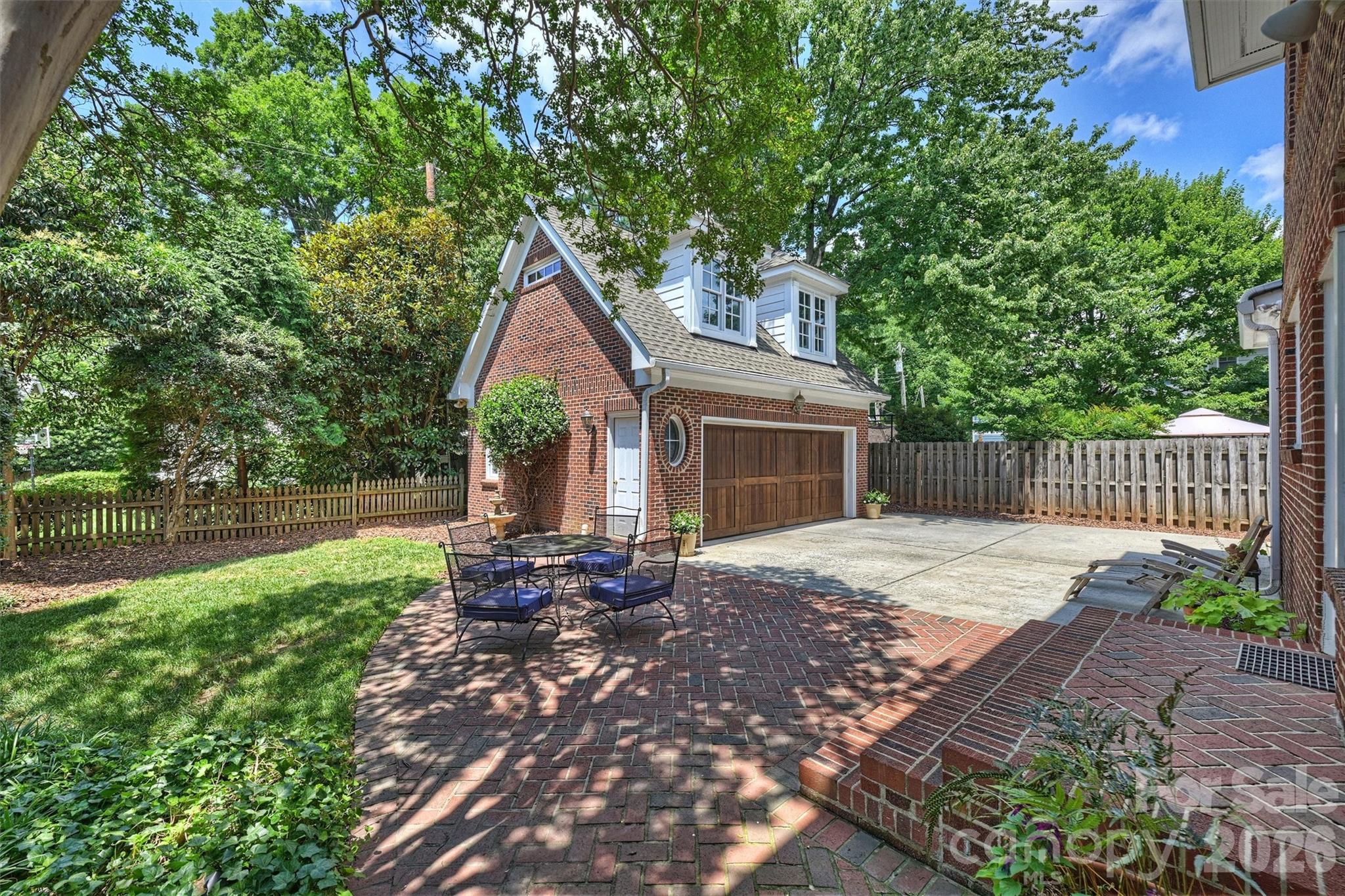 2126 Dilworth Road E — Charlotte