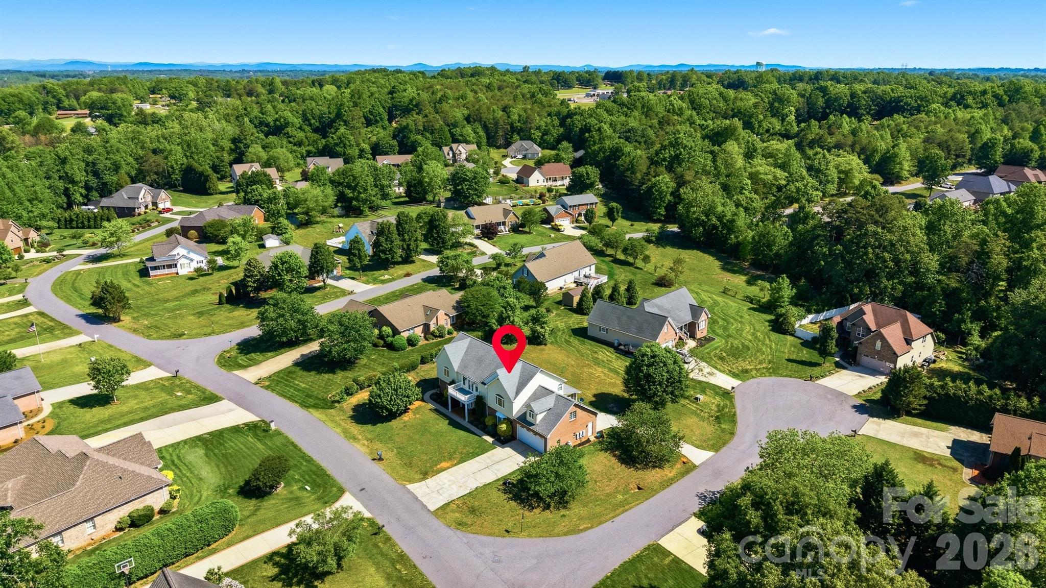 1360 Sweetbriar Lane — Hickory