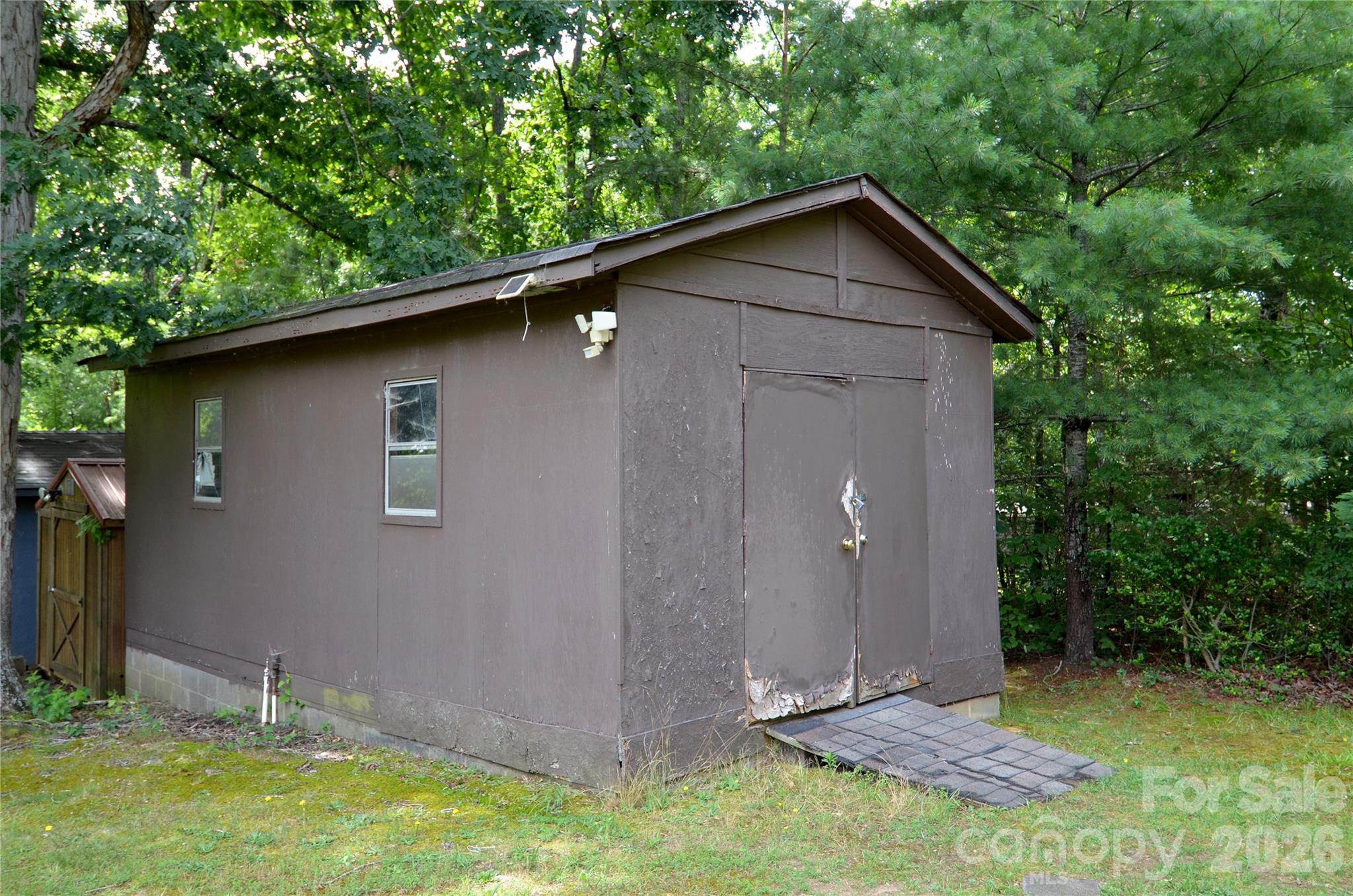 848 Deer Park Road — Nebo