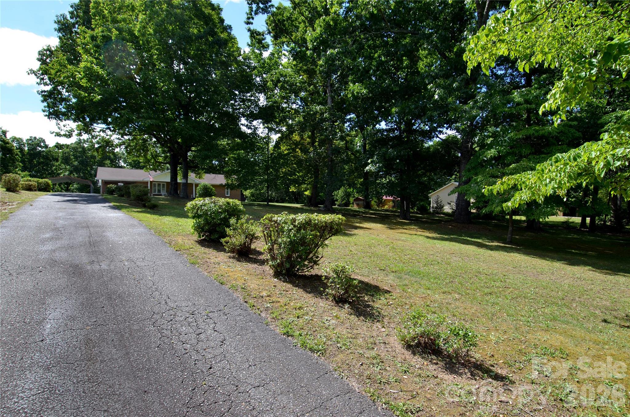 848 Deer Park Road — Nebo