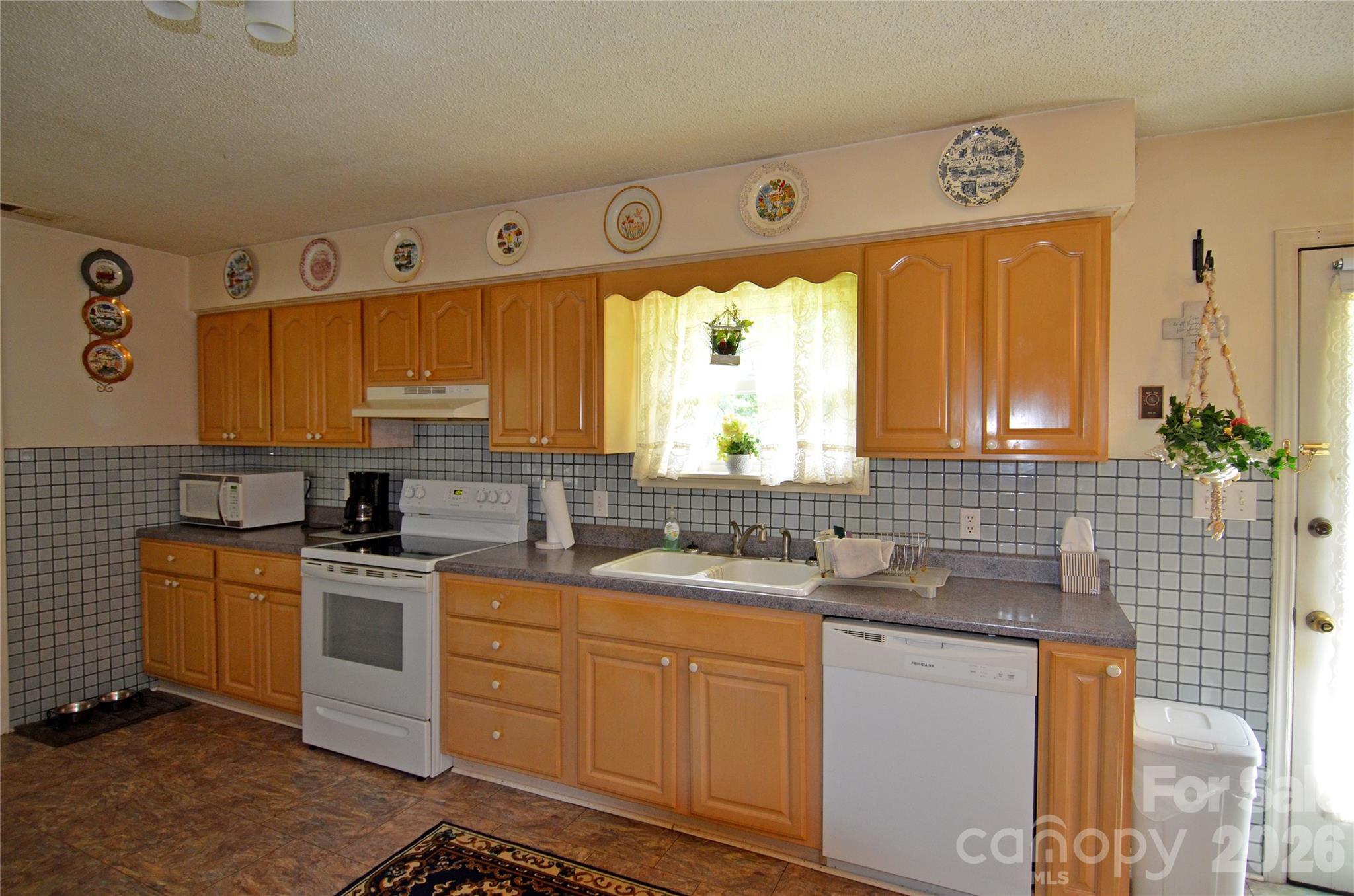 848 Deer Park Road — Nebo