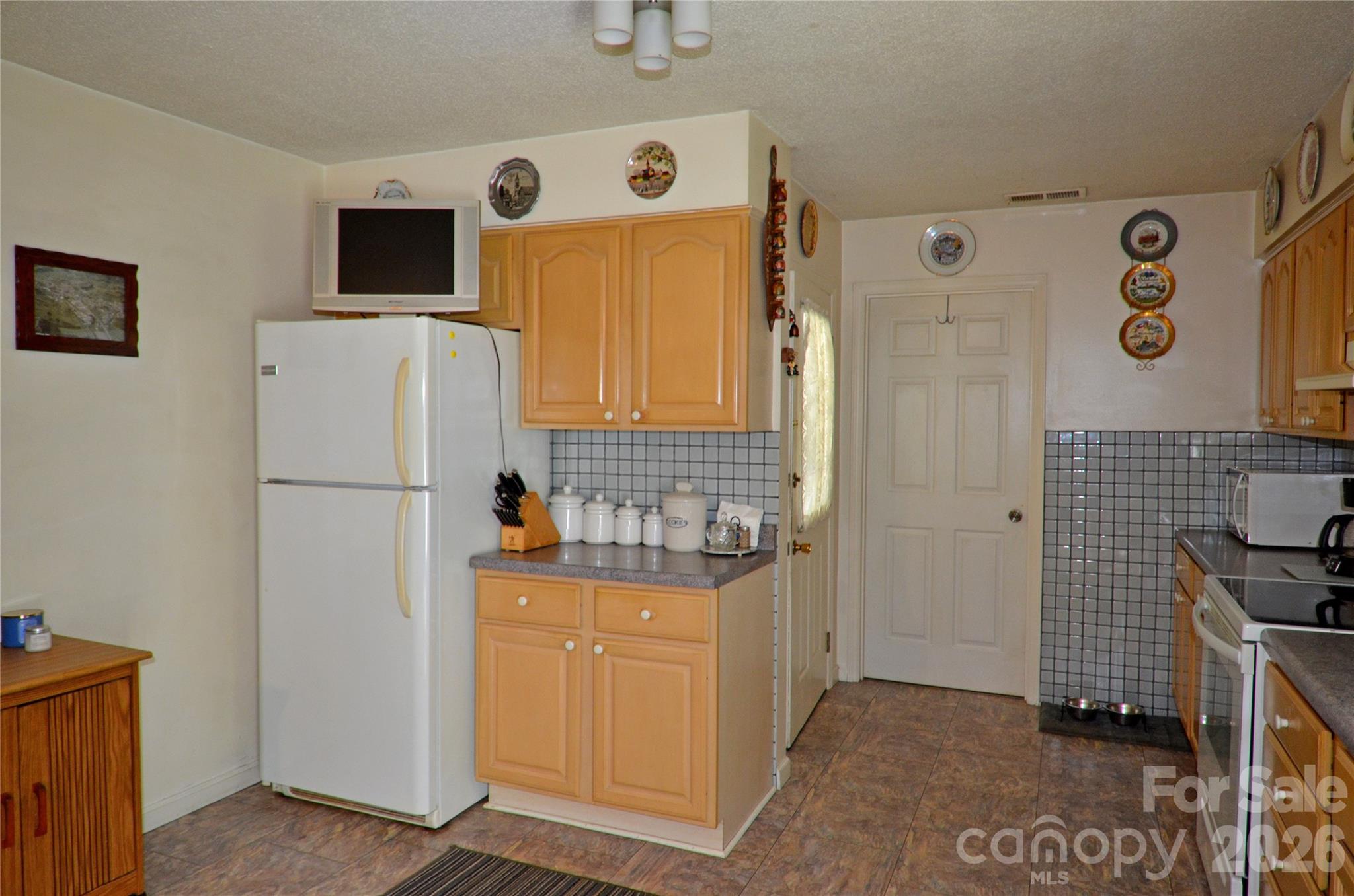 848 Deer Park Road — Nebo