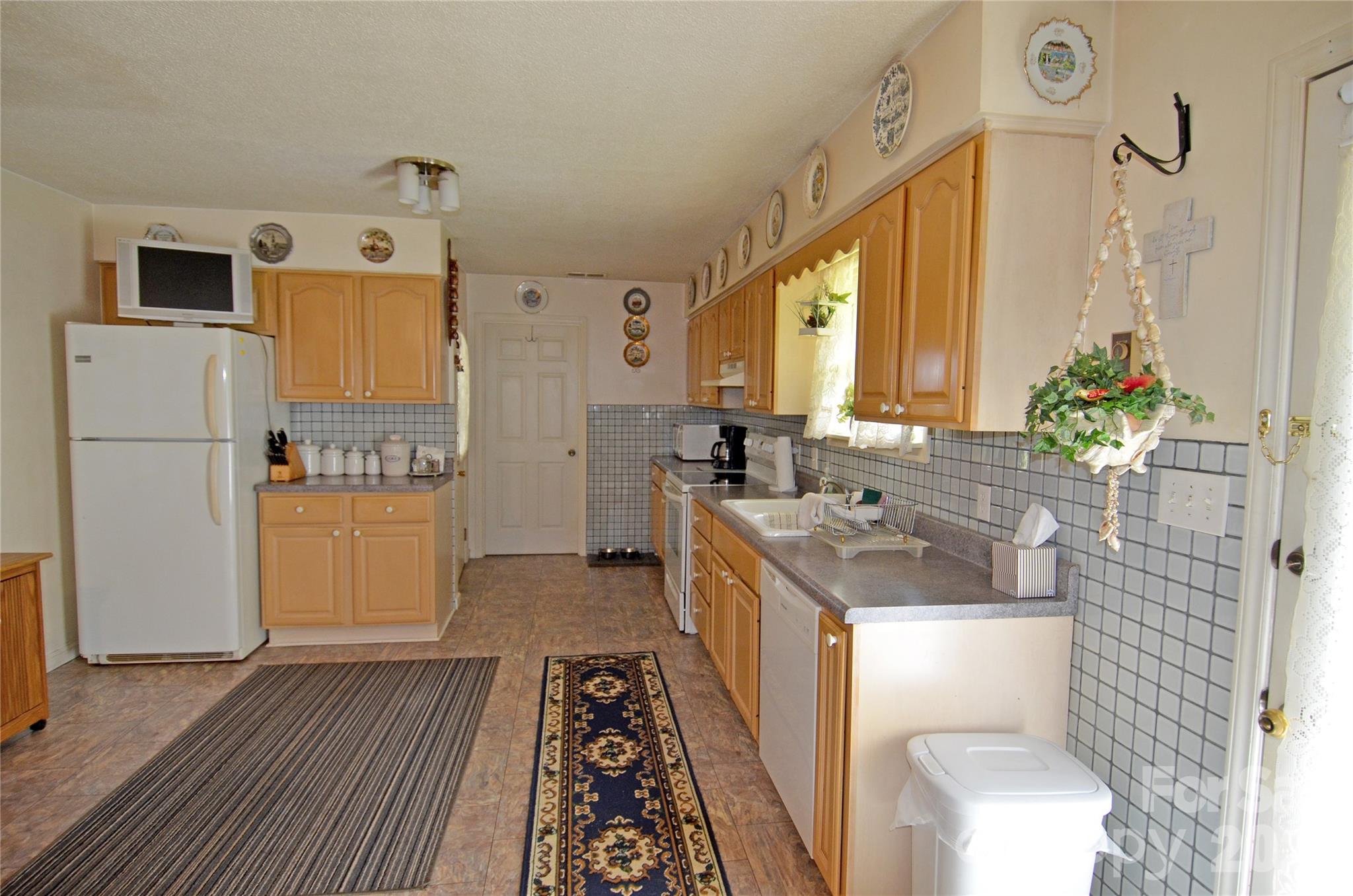 848 Deer Park Road — Nebo