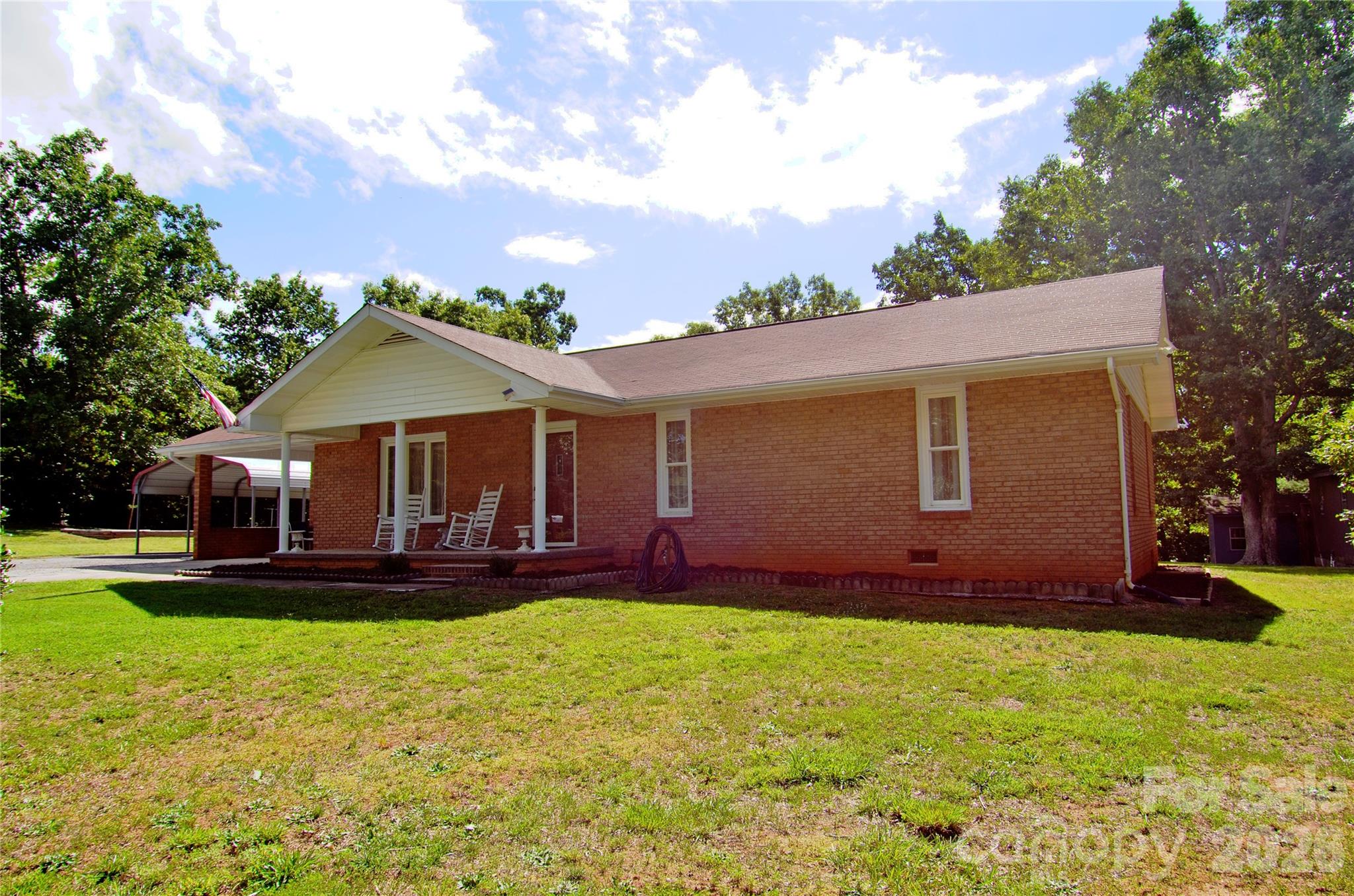848 Deer Park Road — Nebo