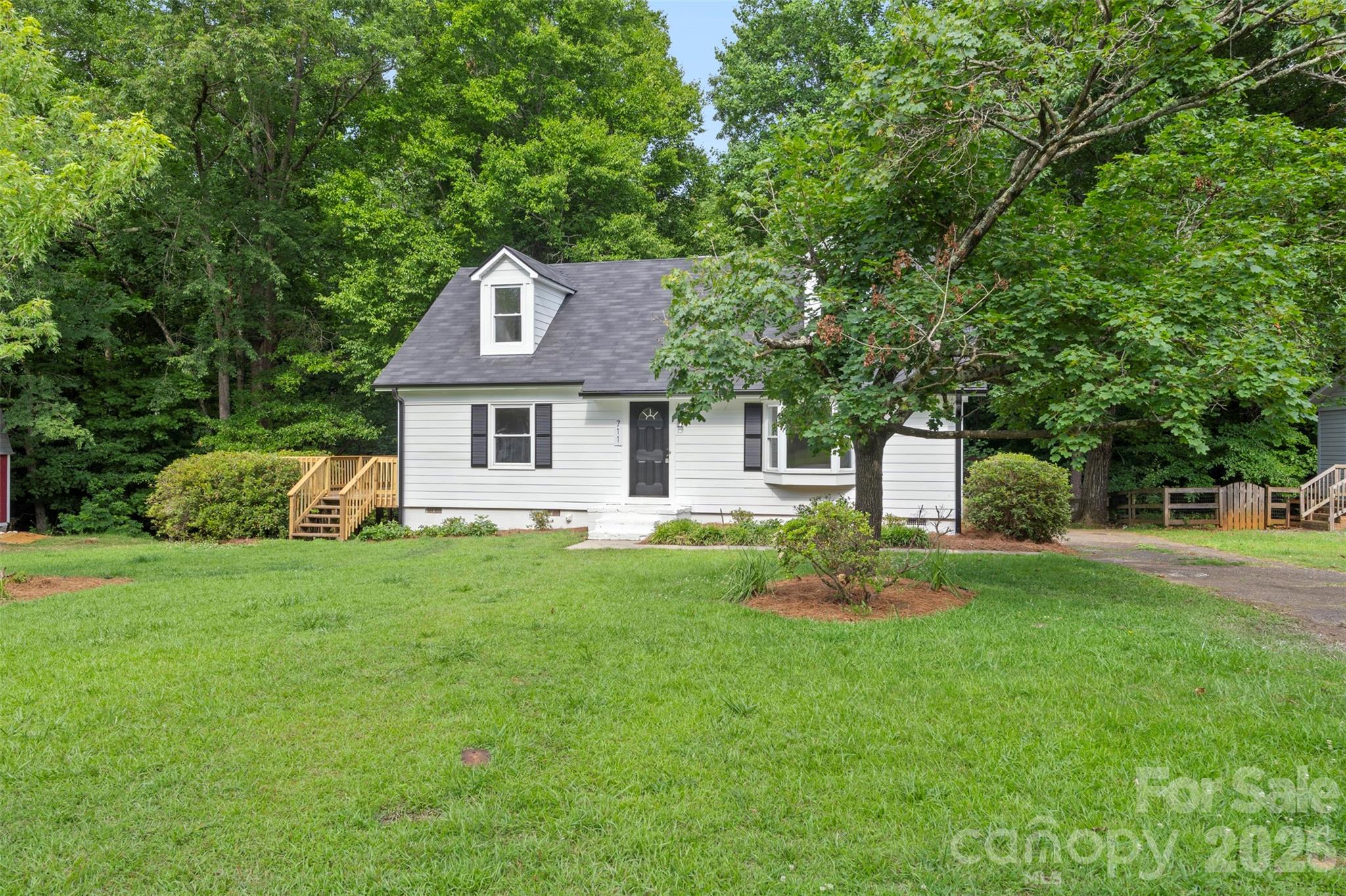 711 King Arthur Drive — Gastonia