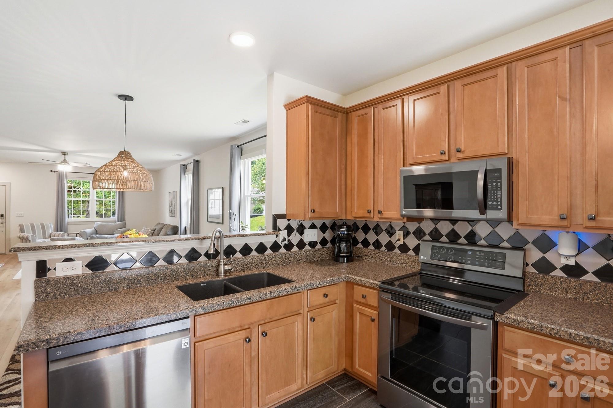 2211 Savannah Hills Drive — Matthews