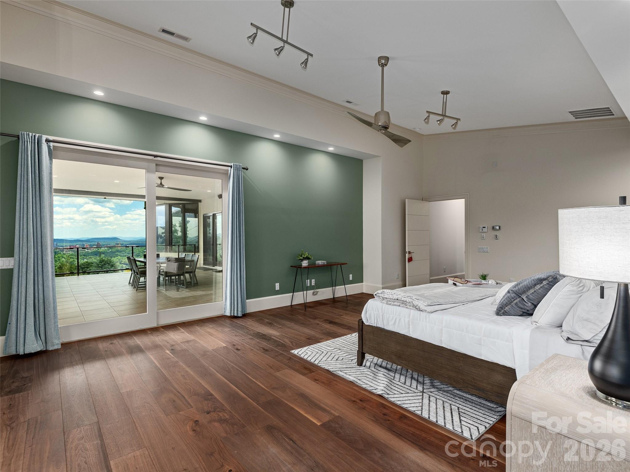 95 Horizon Hill Road — Asheville