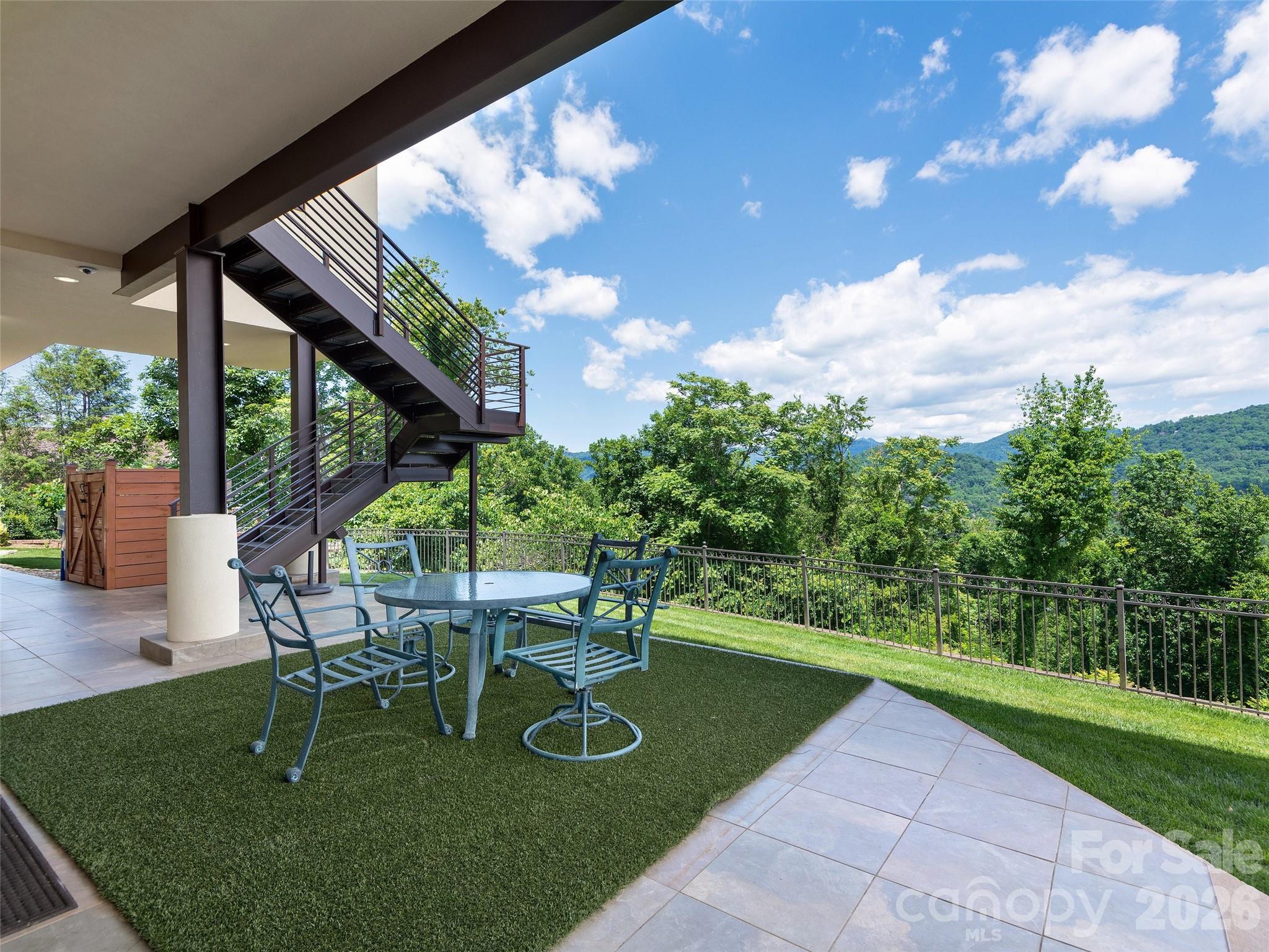 95 Horizon Hill Road — Asheville