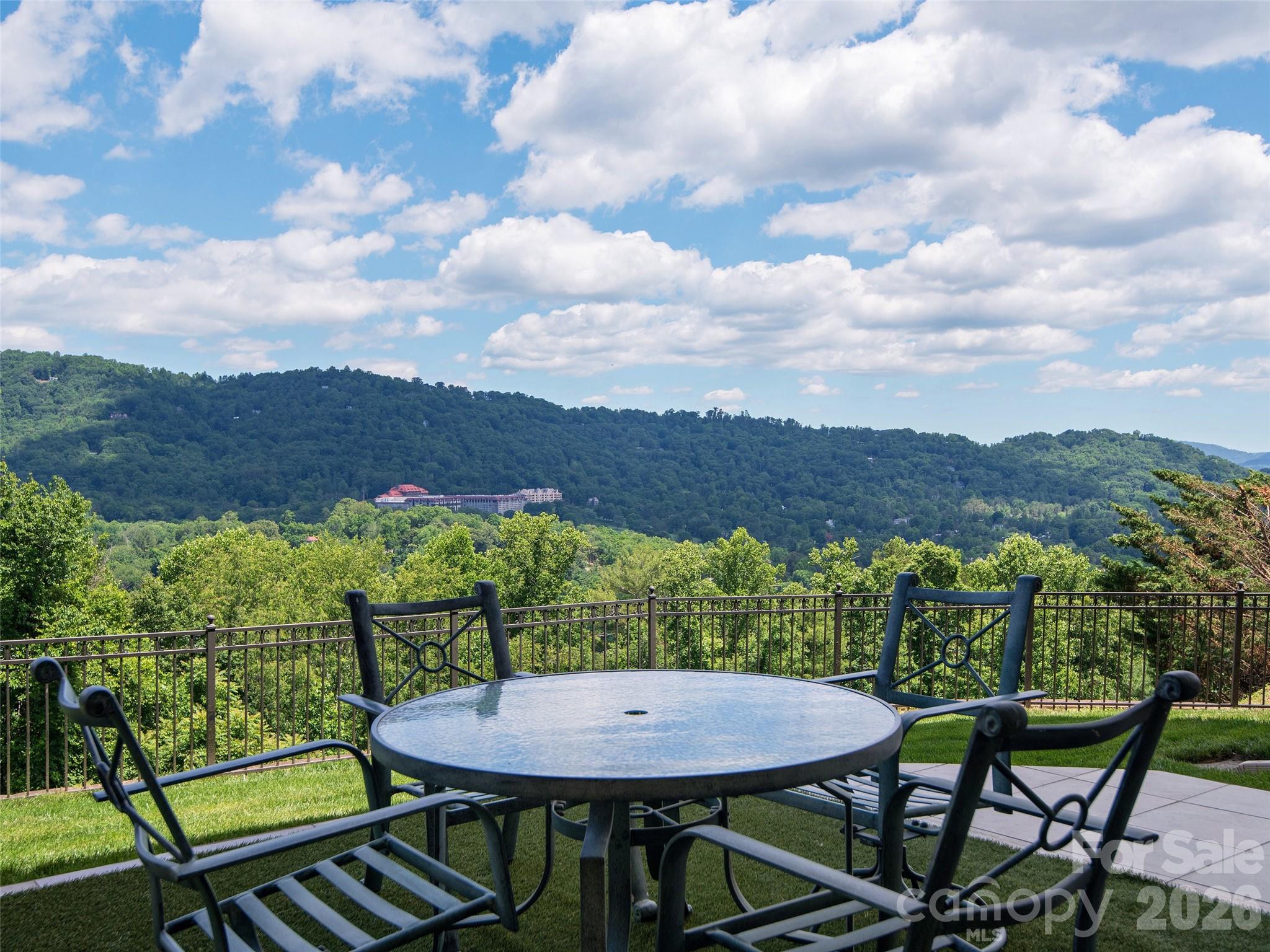 95 Horizon Hill Road — Asheville