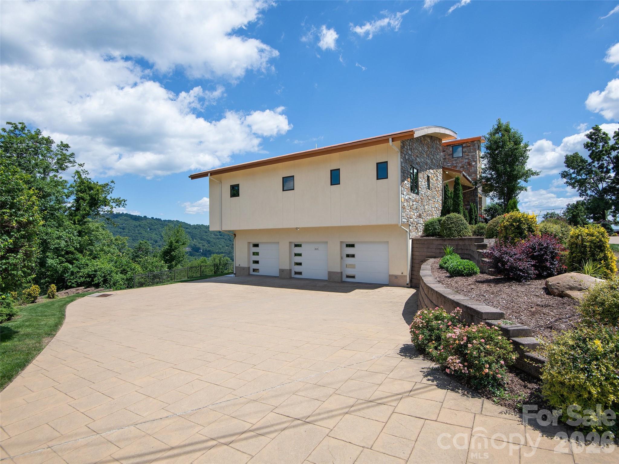 95 Horizon Hill Road — Asheville