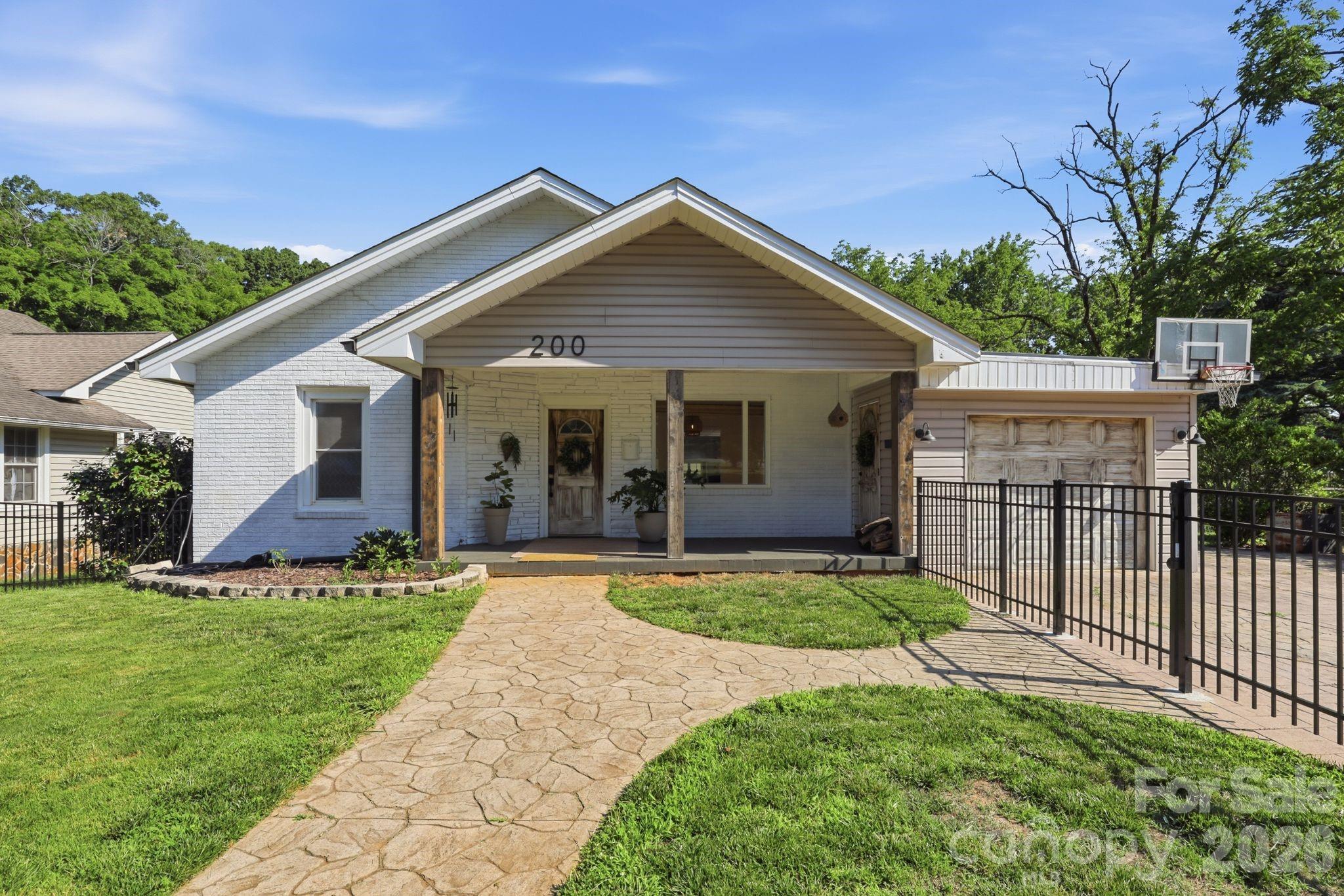 200 Feimster Street — Statesville