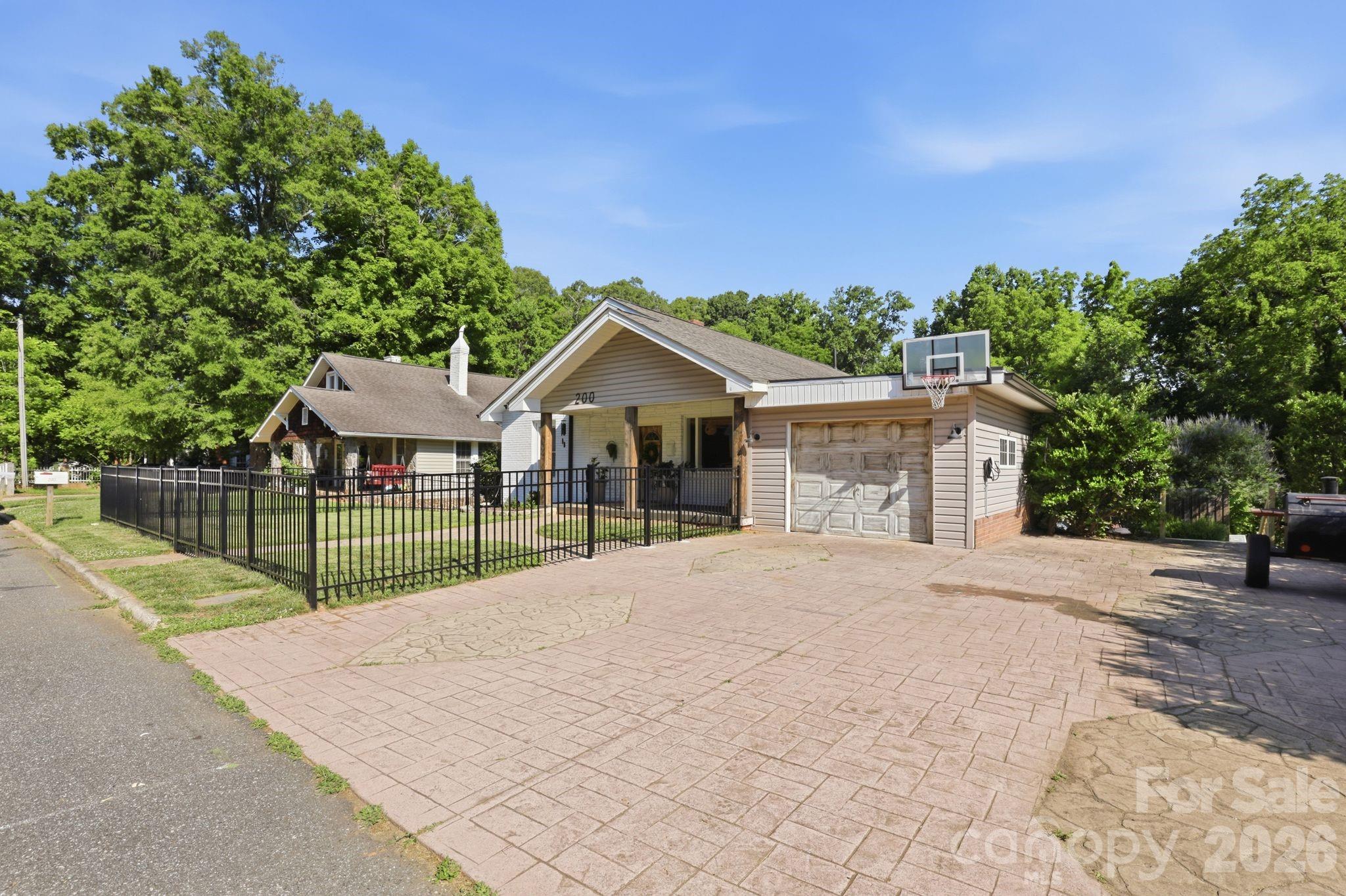 200 Feimster Street — Statesville