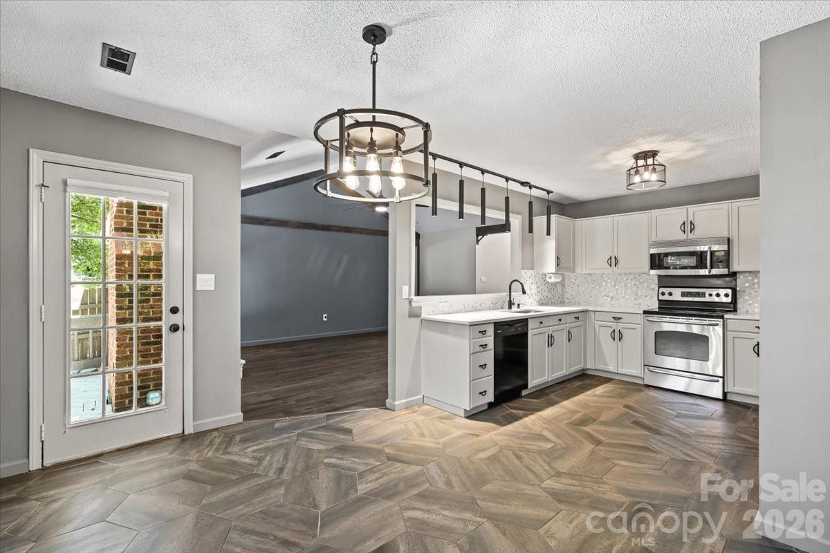 100 Diamond Drive — Mooresville