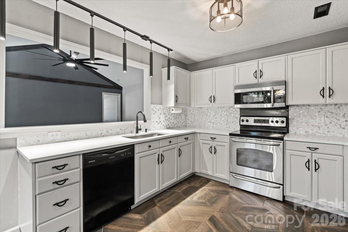 100 Diamond Drive — Mooresville