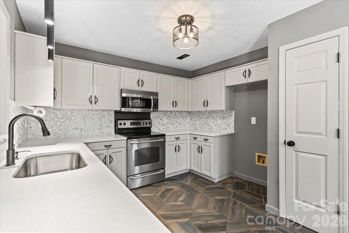 100 Diamond Drive — Mooresville