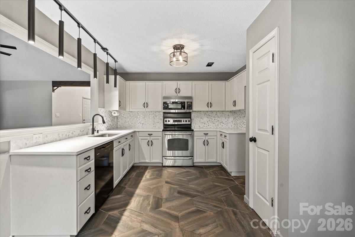 100 Diamond Drive — Mooresville