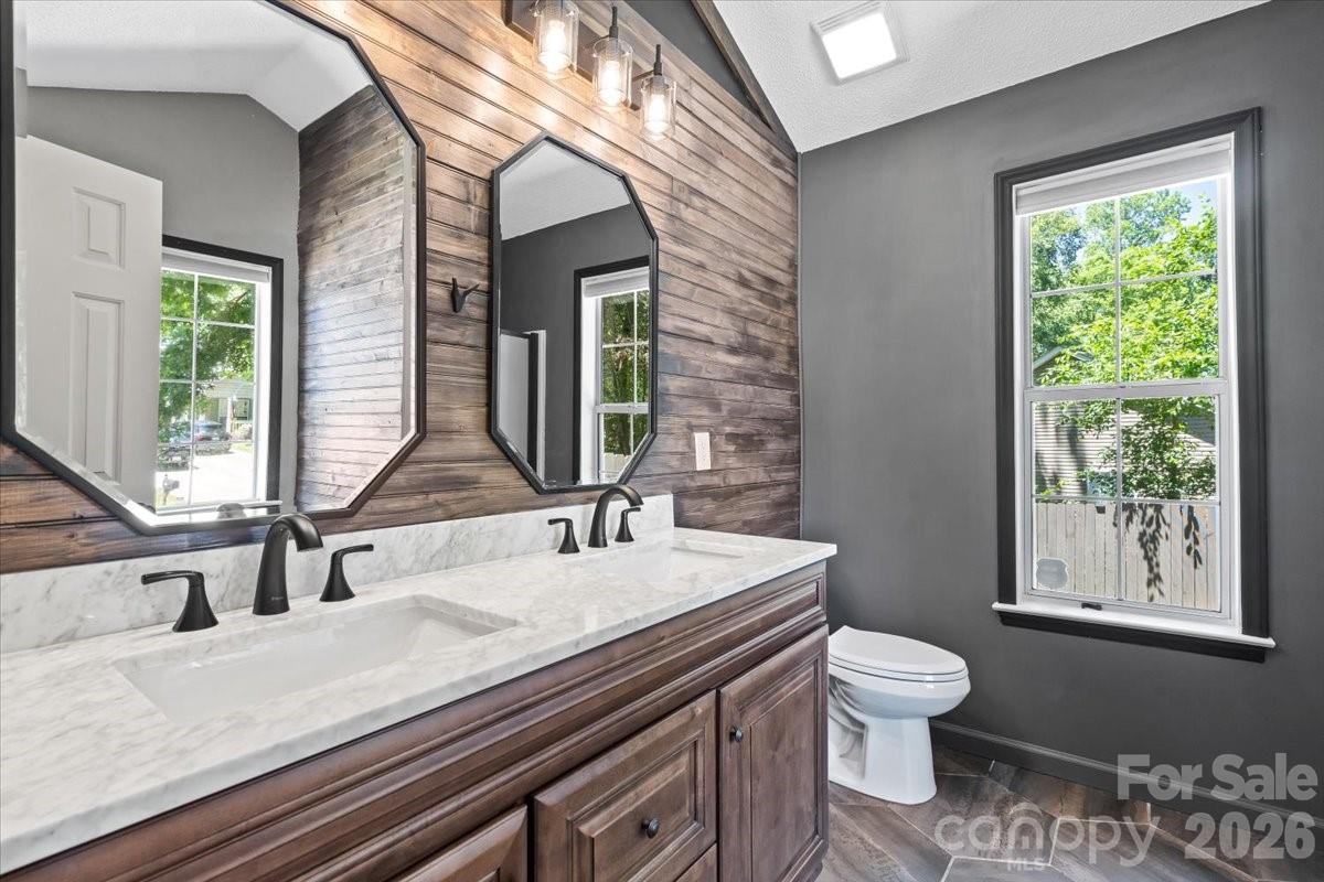 100 Diamond Drive — Mooresville
