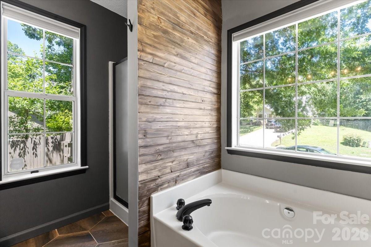 100 Diamond Drive — Mooresville
