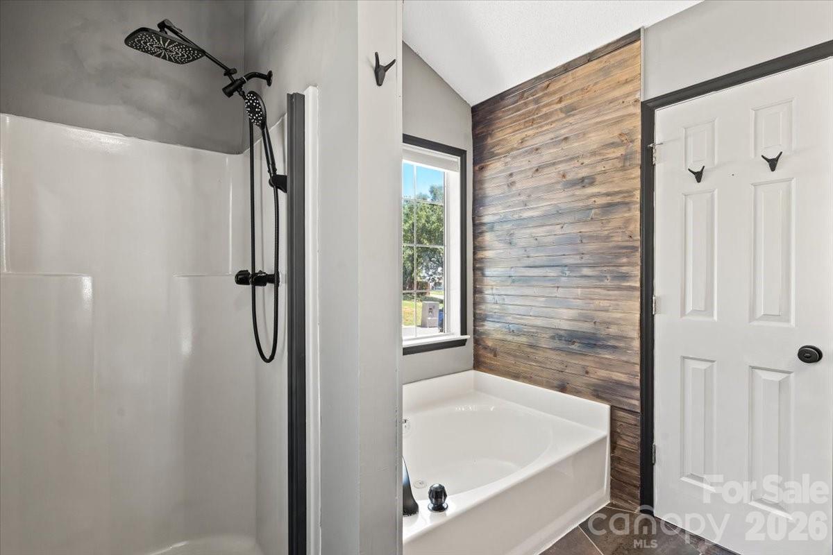 100 Diamond Drive — Mooresville